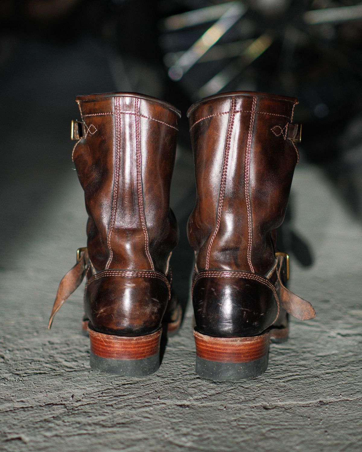 Photo by badbudz on February 3, 2026 of the Willie's Handmade Boots Engineer in Maryam Toscanello Horsebutt Overdyed Black.