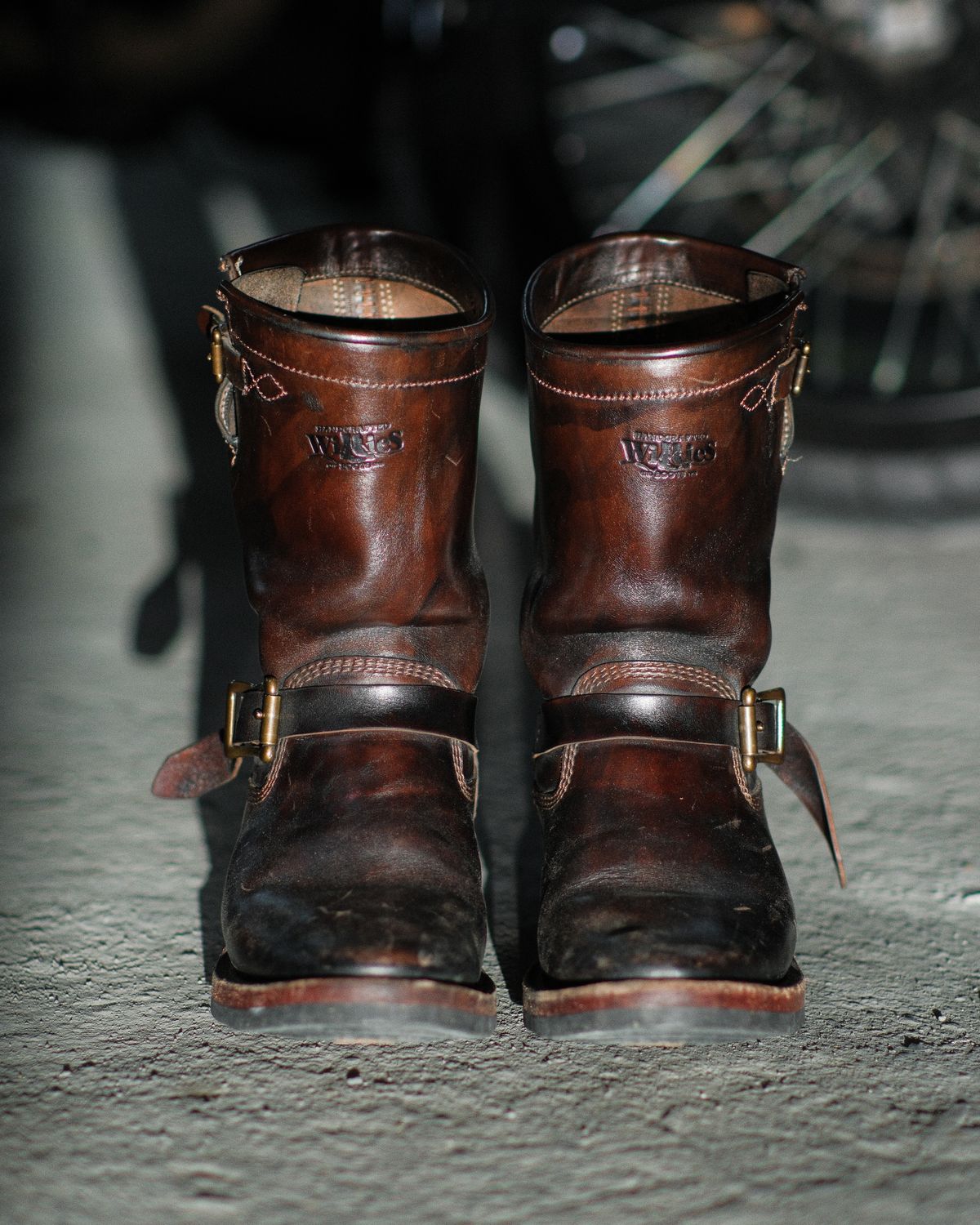 Photo by badbudz on February 3, 2026 of the Willie's Handmade Boots Engineer in Maryam Toscanello Horsebutt Overdyed Black.