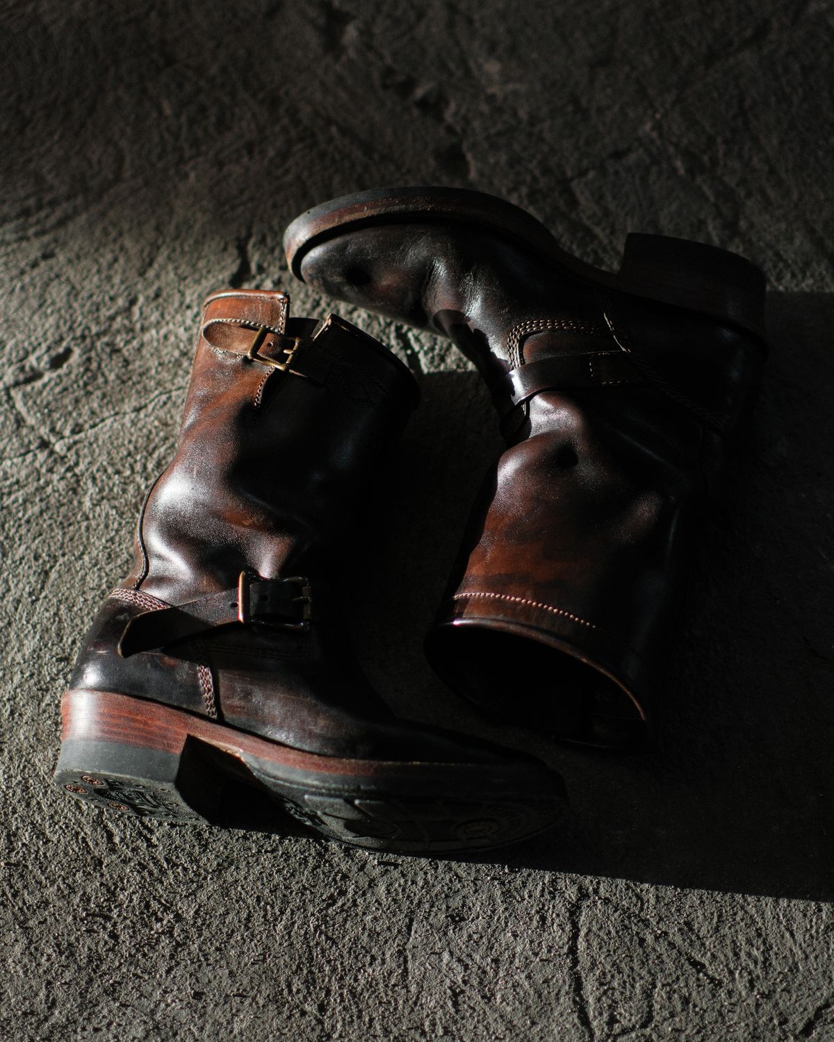 Photo by badbudz on February 3, 2026 of the Willie's Handmade Boots Engineer in Maryam Toscanello Horsebutt Overdyed Black.