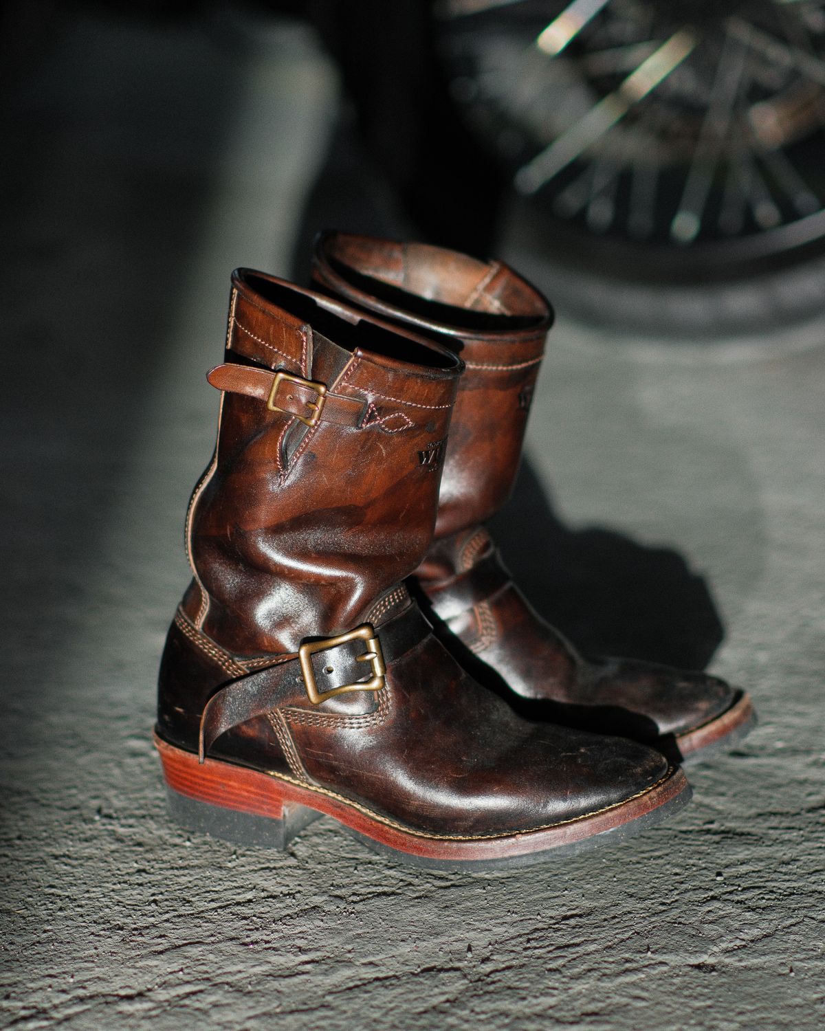 Photo by badbudz on February 3, 2026 of the Willie's Handmade Boots Engineer in Maryam Toscanello Horsebutt Overdyed Black.