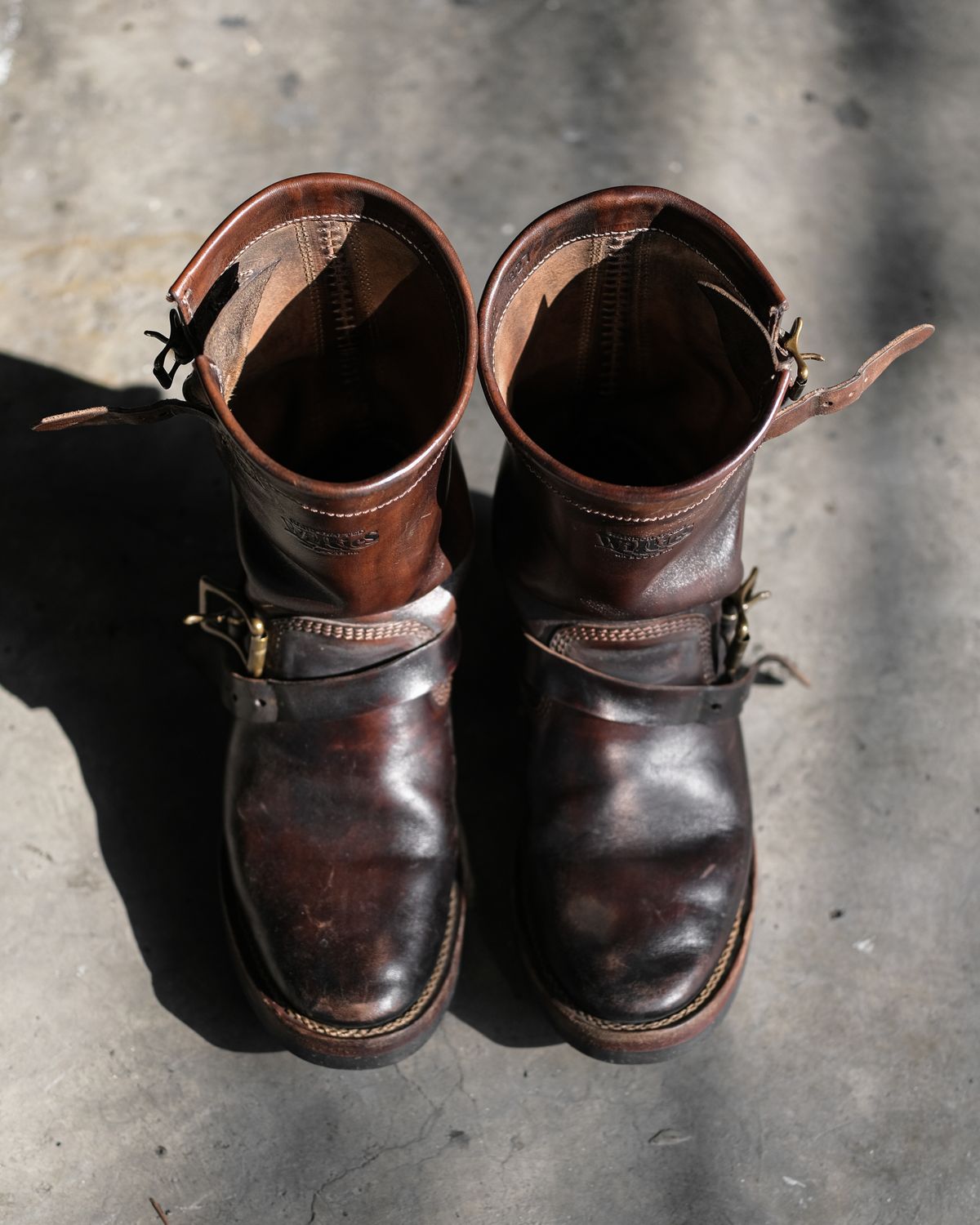Photo by badbudz on March 3, 2026 of the Willie's Handmade Boots Engineer in Maryam Toscanello Horsebutt Overdyed Black.