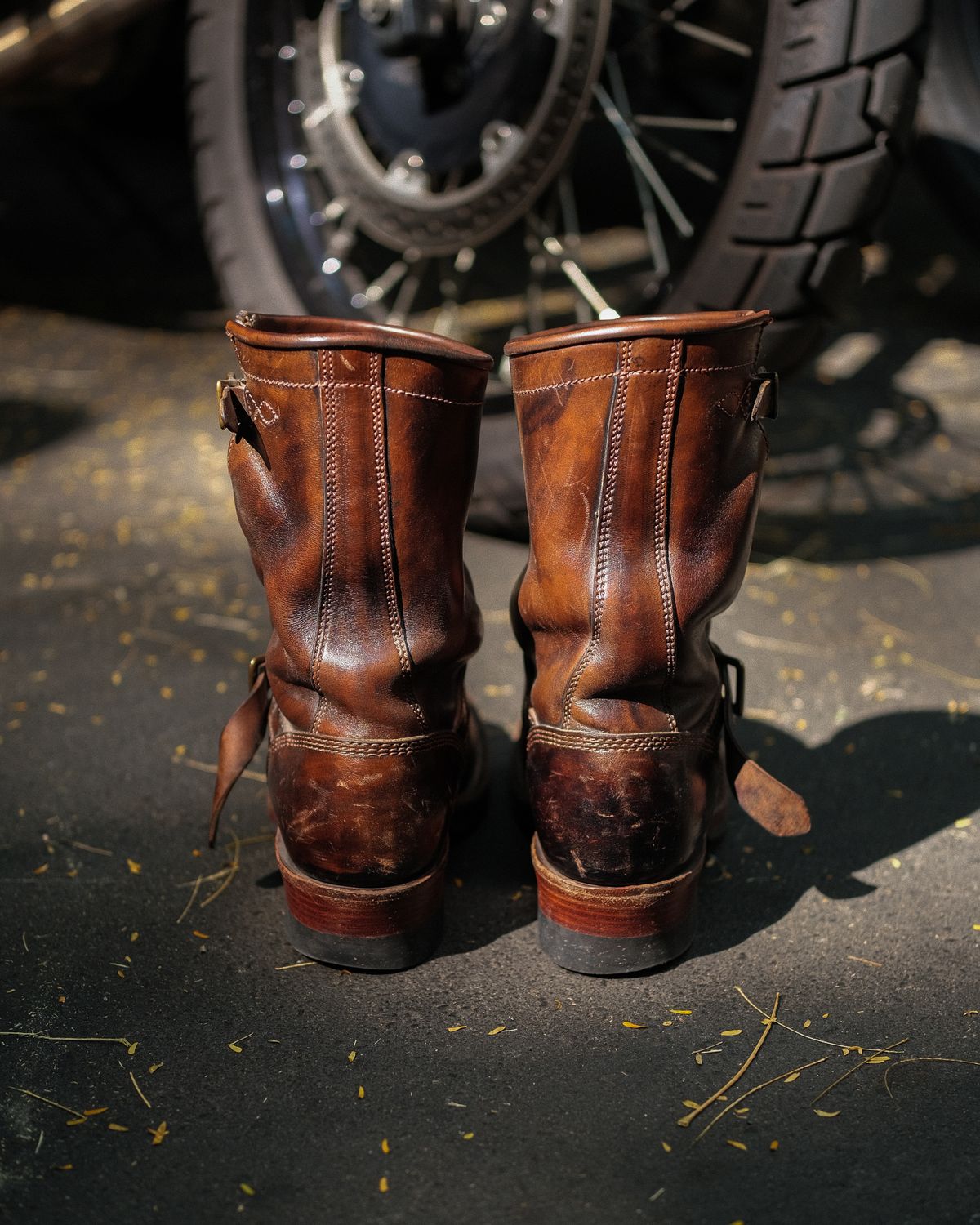 Photo by badbudz on April 5, 2026 of the Willie's Handmade Boots Engineer in Maryam Toscanello Horsebutt Overdyed Black.