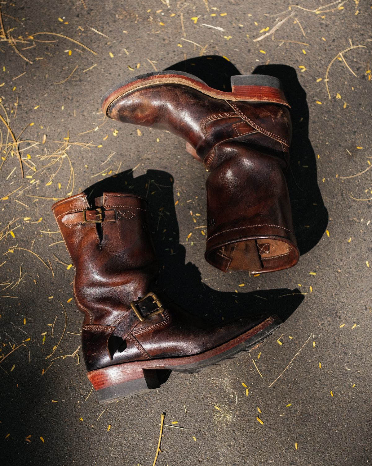 Photo by badbudz on April 5, 2026 of the Willie's Handmade Boots Engineer in Maryam Toscanello Horsebutt Overdyed Black.