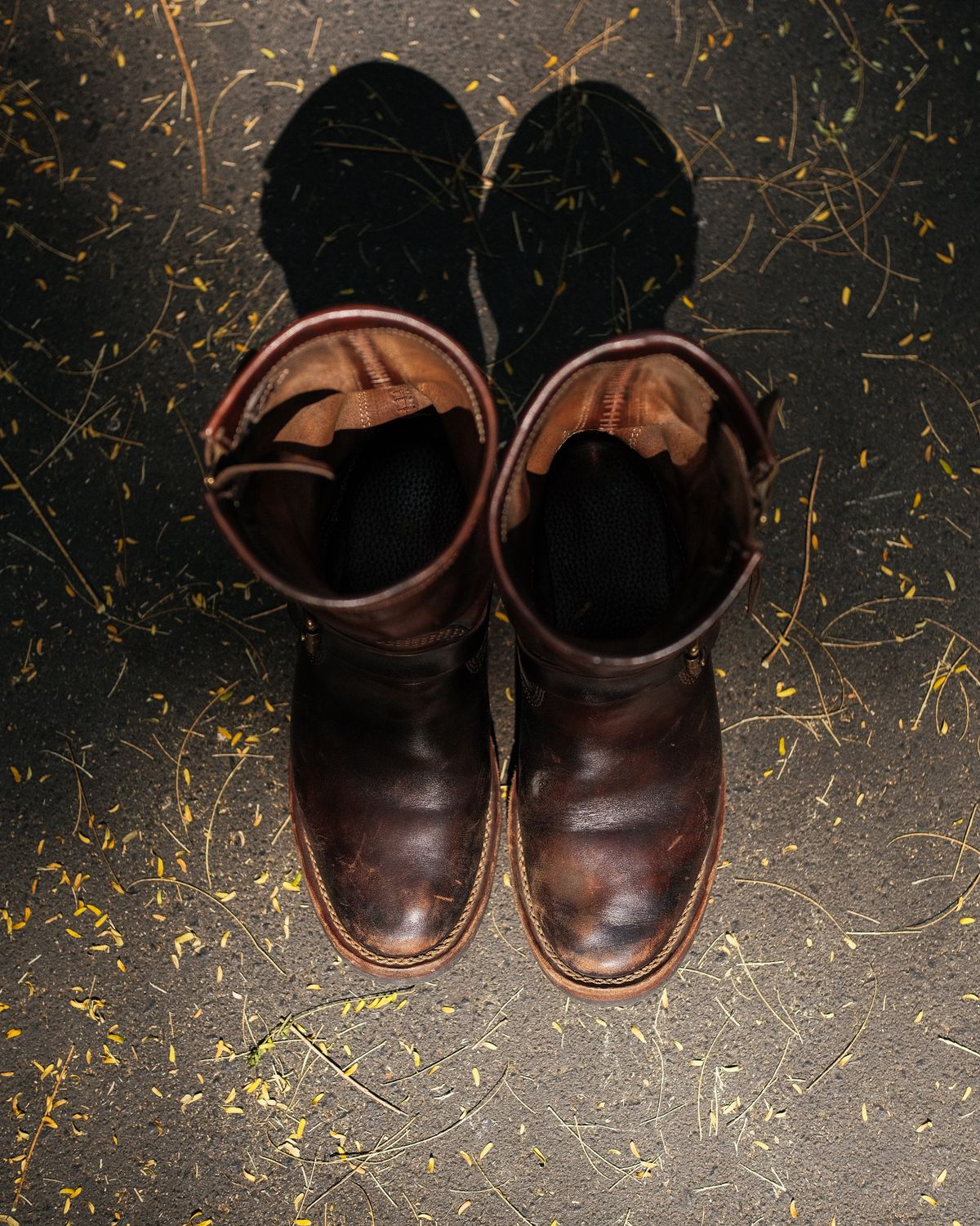 Photo by badbudz on April 5, 2026 of the Willie's Handmade Boots Engineer in Maryam Toscanello Horsebutt Overdyed Black.