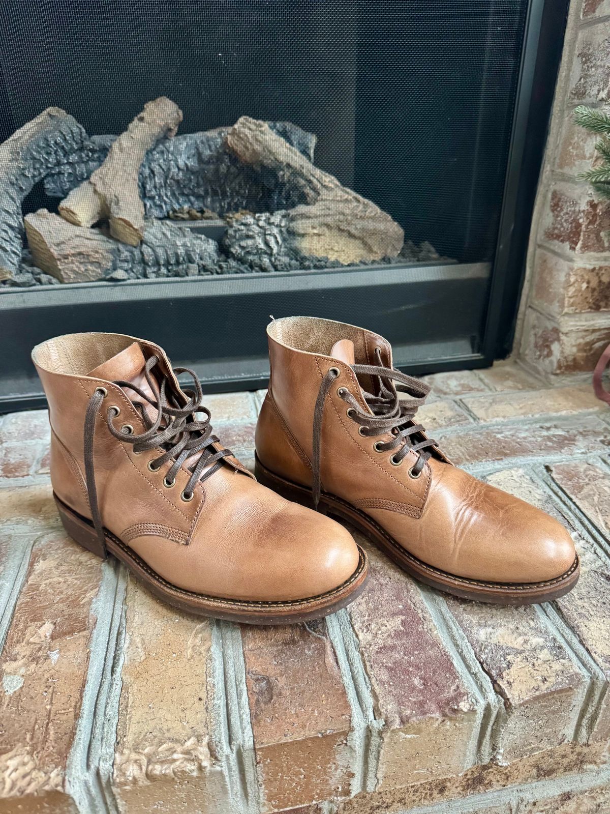 Photo by Serpent on March 3, 2025 of the Oak Street Bootmakers Field Boot in Horween Natural Chromexcel.