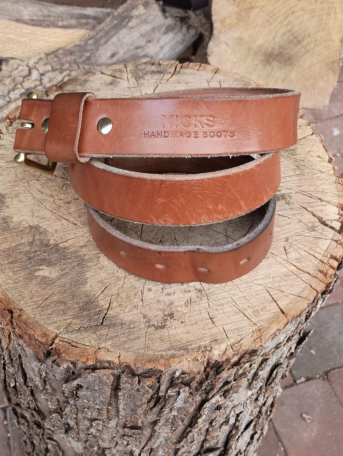 Photo by mnstrsvg21 on November 1, 2025 of the Nicks Heavy Duty Leather Work Belt in Wickett & Craig Buck Brown Traditional Harness.