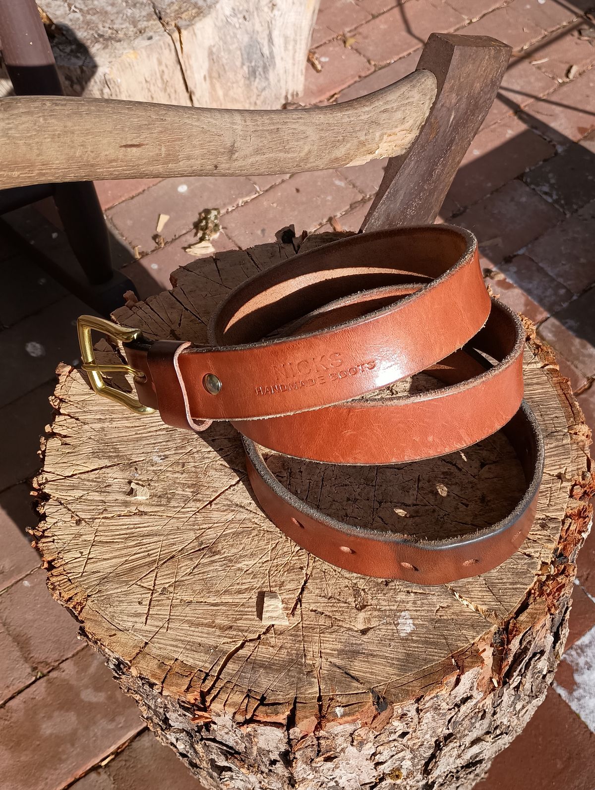 Photo by mnstrsvg21 on January 1, 2026 of the Nicks Heavy Duty Leather Work Belt in Wickett & Craig Buck Brown Traditional Harness.
