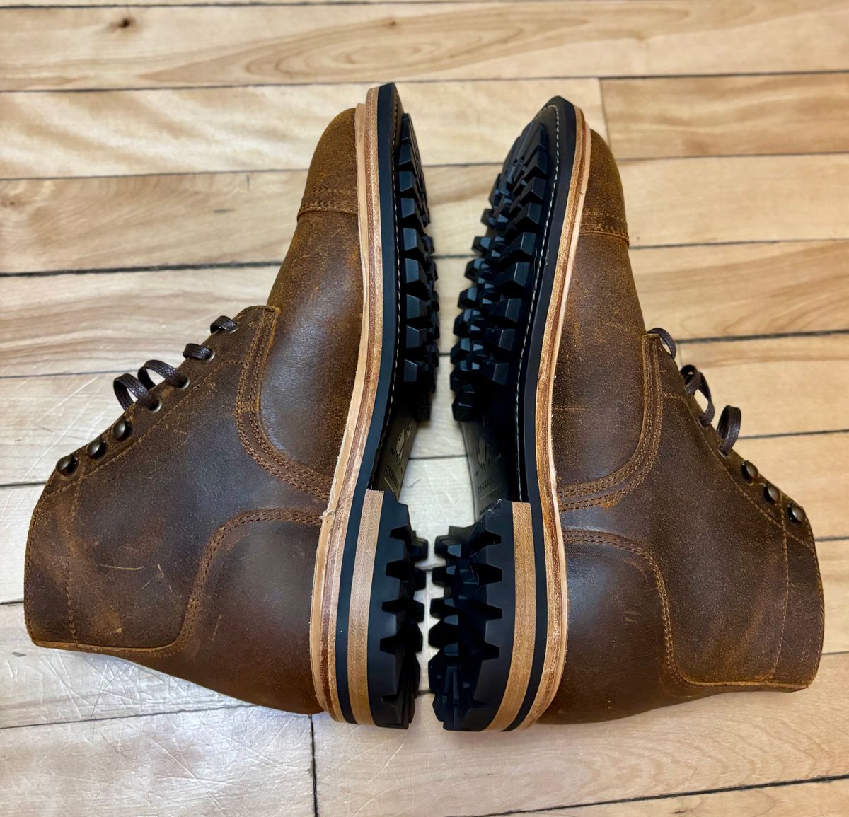 Photo by 2nd_nature on December 31, 2025 of the Parkhurst The Richmond in C.F. Stead Wheatbuck Waxy Commander Suede.