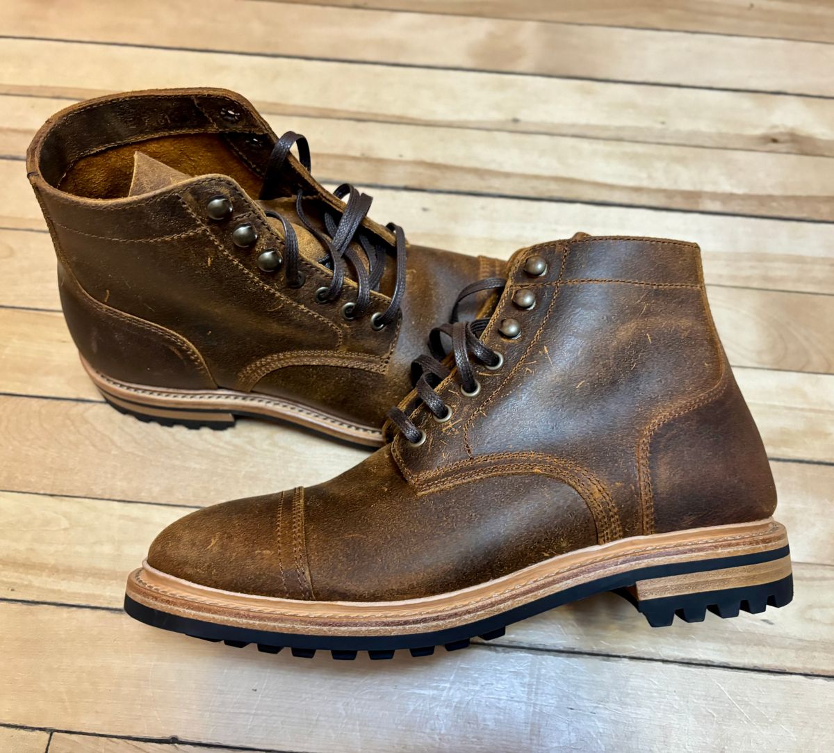 Photo by 2nd_nature on January 1, 2026 of the Parkhurst The Richmond in C.F. Stead Wheatbuck Waxy Commander Suede.