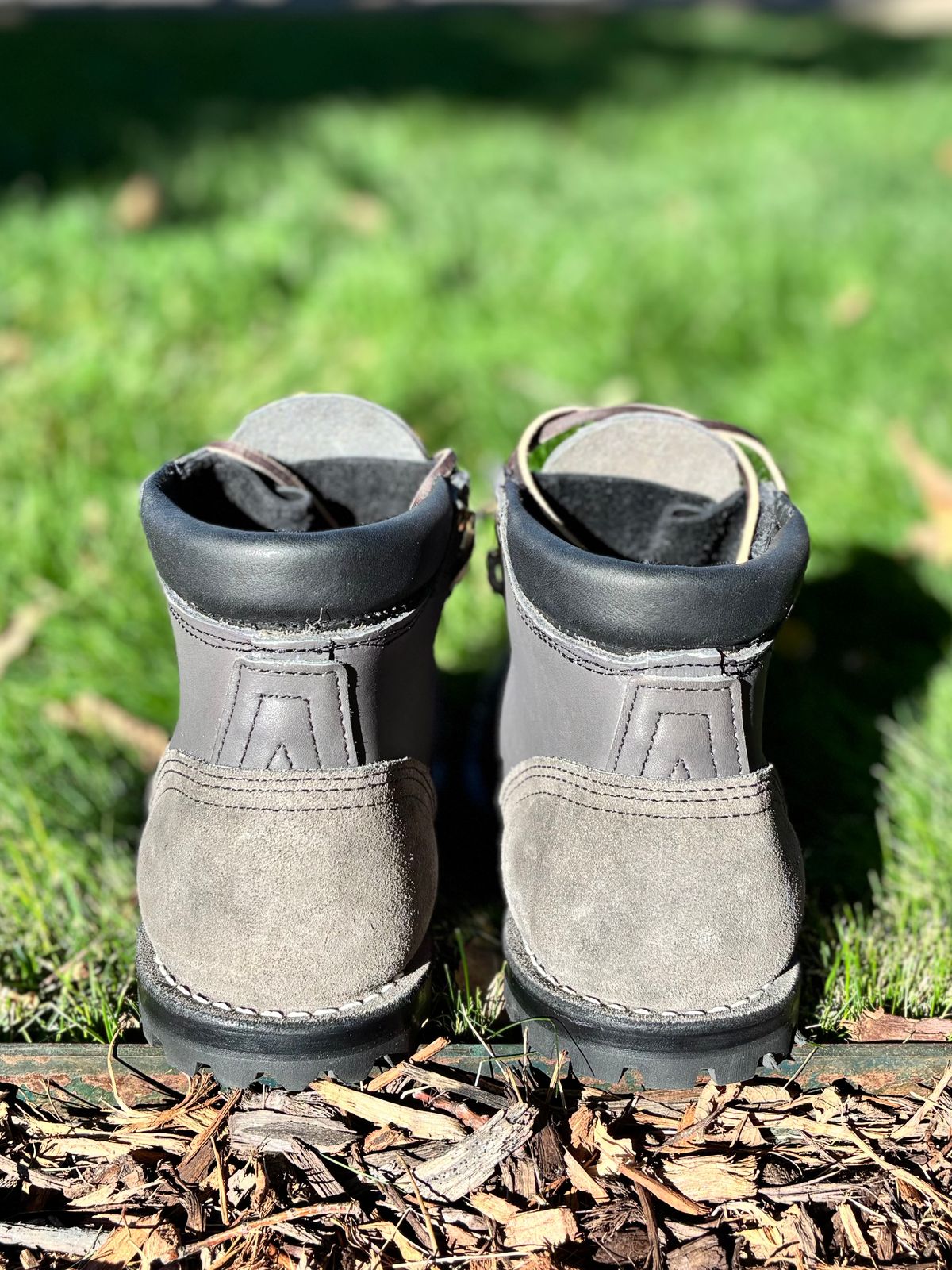 Photo by threepartheart on October 1, 2025 of the Nicks Ridgeline Thurman Zero Drop in 64 Ash Grey.