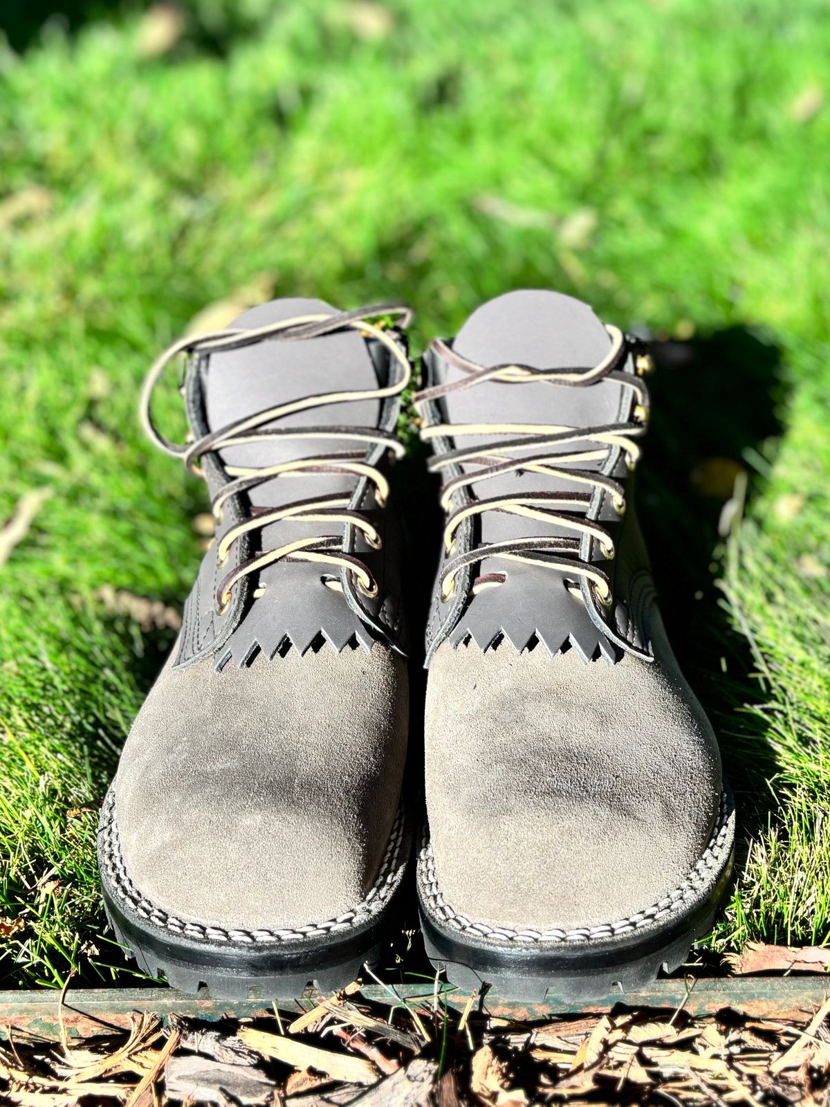 Photo by threepartheart on October 1, 2025 of the Nicks Ridgeline Thurman Zero Drop in 64 Ash Grey.