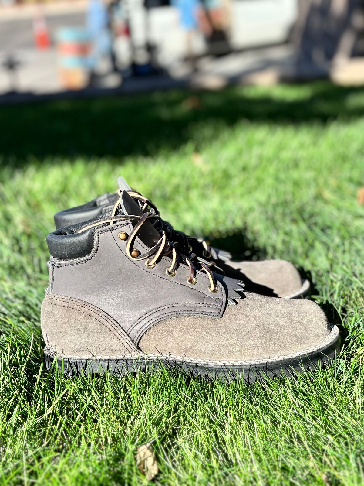 Photo by threepartheart on October 1, 2025 of the Nicks Ridgeline Thurman Zero Drop in 64 Ash Grey.