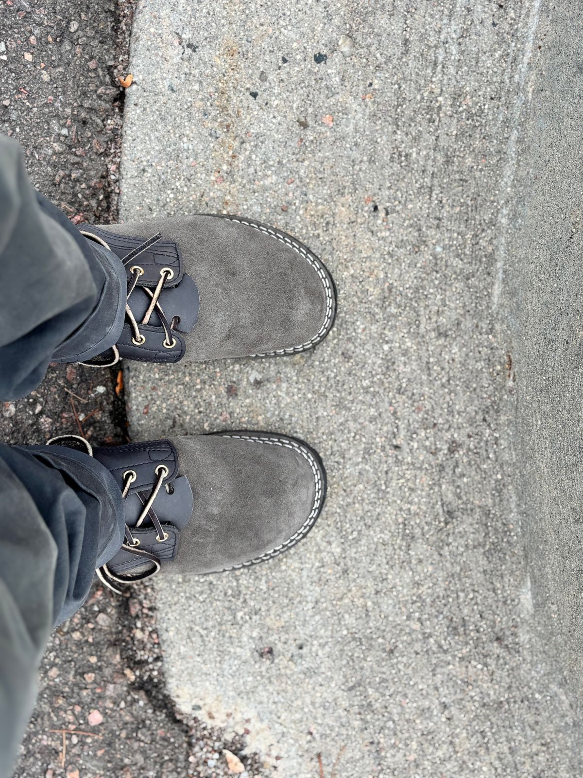 Photo by threepartheart on October 11, 2025 of the Nicks Ridgeline Thurman Zero Drop in 64 Ash Grey.