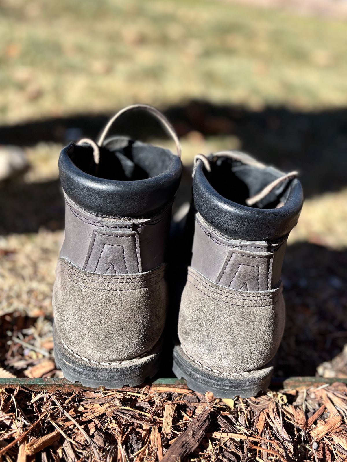 Photo by threepartheart on November 2, 2025 of the Nicks Ridgeline Thurman Zero Drop in 64 Ash Grey.