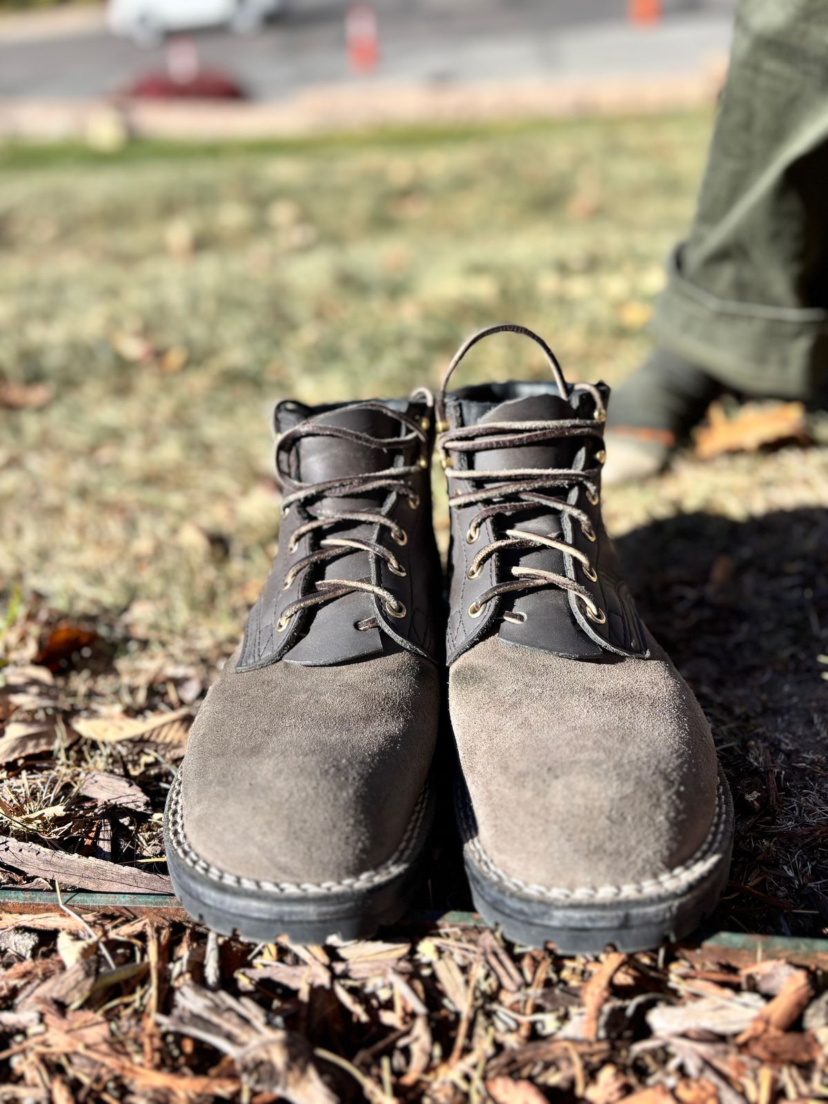 Photo by threepartheart on November 2, 2025 of the Nicks Ridgeline Thurman Zero Drop in 64 Ash Grey.