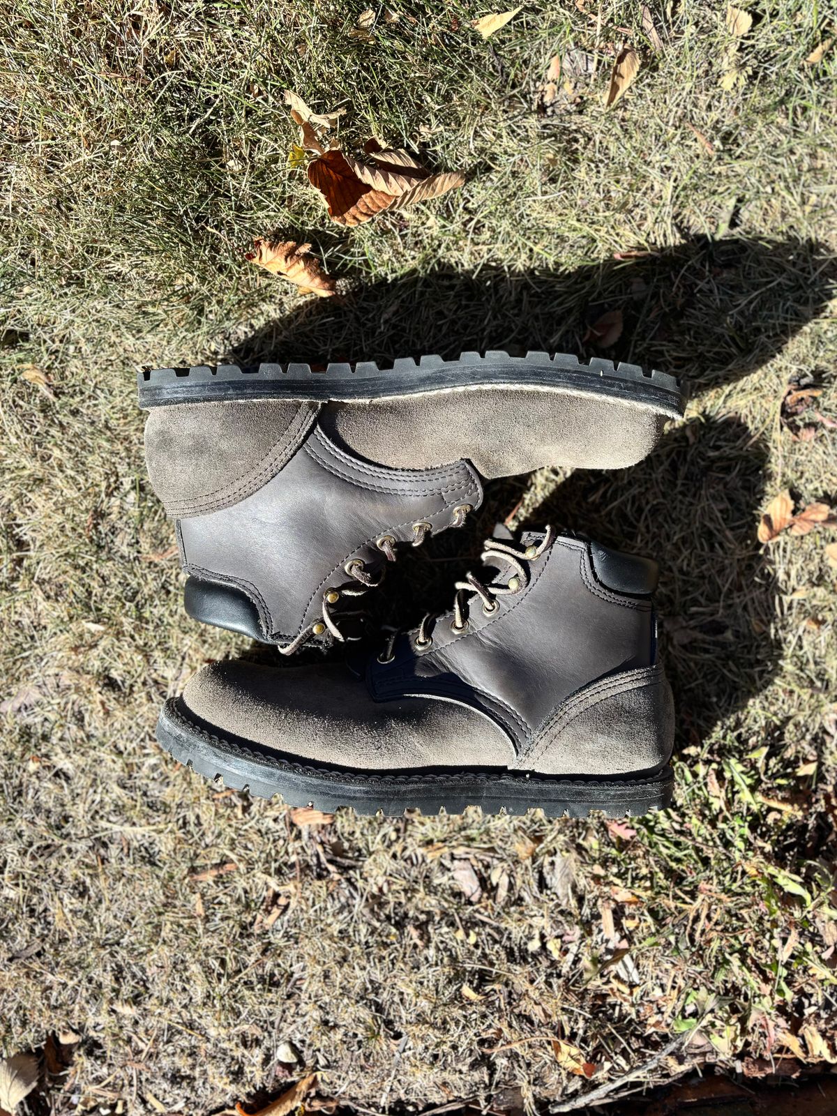 Photo by threepartheart on November 2, 2025 of the Nicks Ridgeline Thurman Zero Drop in 64 Ash Grey.