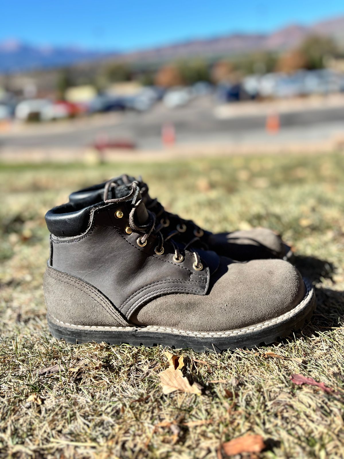 Photo by threepartheart on November 2, 2025 of the Nicks Ridgeline Thurman Zero Drop in 64 Ash Grey.