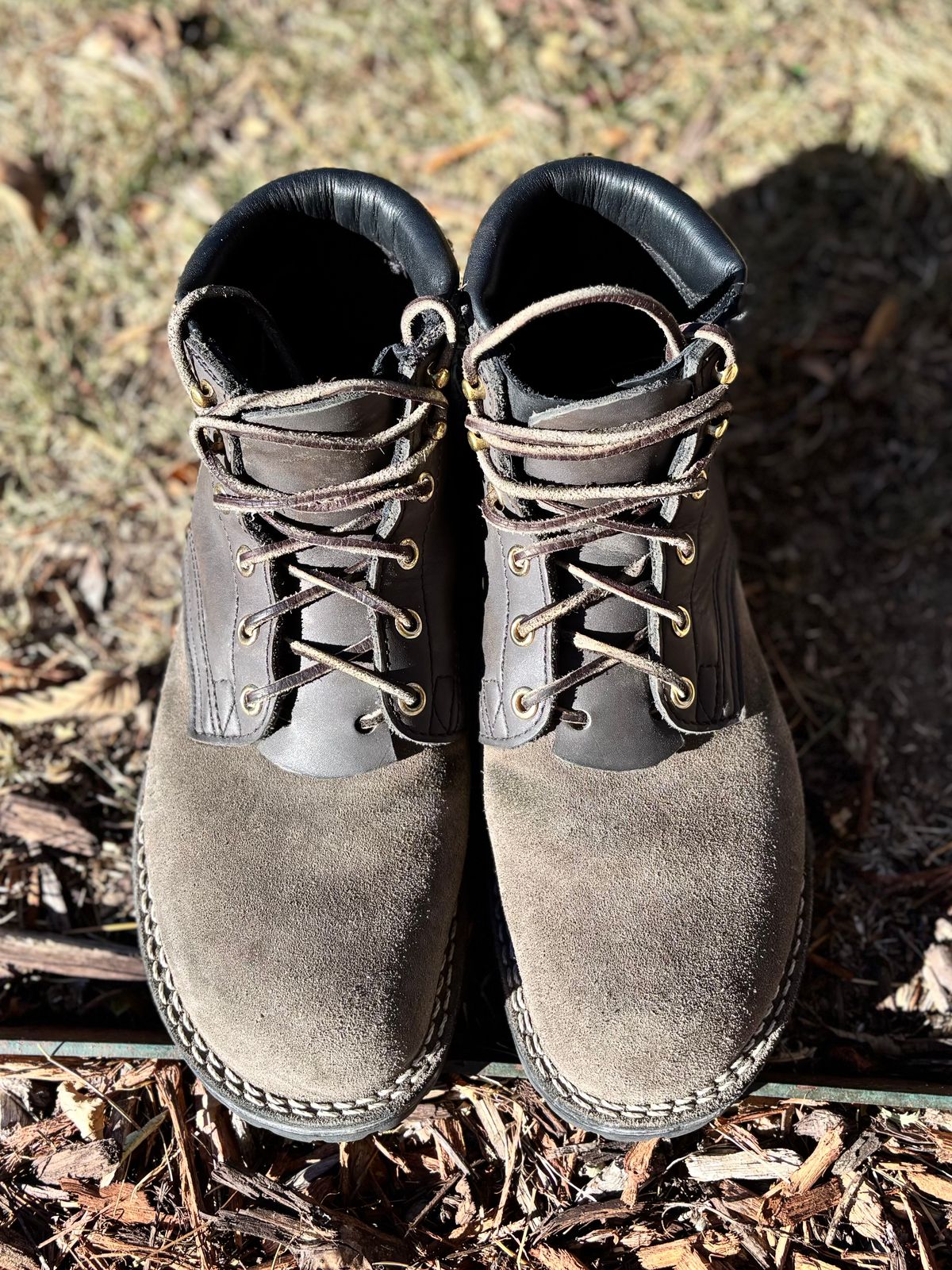 Photo by threepartheart on November 2, 2025 of the Nicks Ridgeline Thurman Zero Drop in 64 Ash Grey.