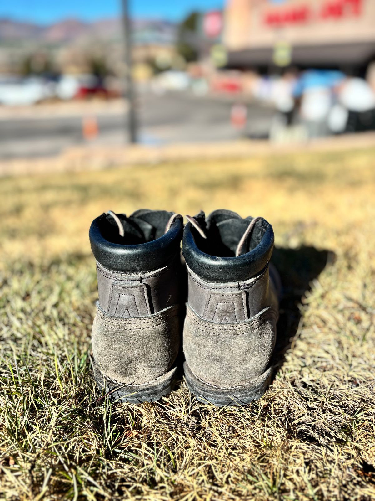 Photo by threepartheart on December 2, 2025 of the Nicks Ridgeline Thurman Zero Drop in 64 Ash Grey.