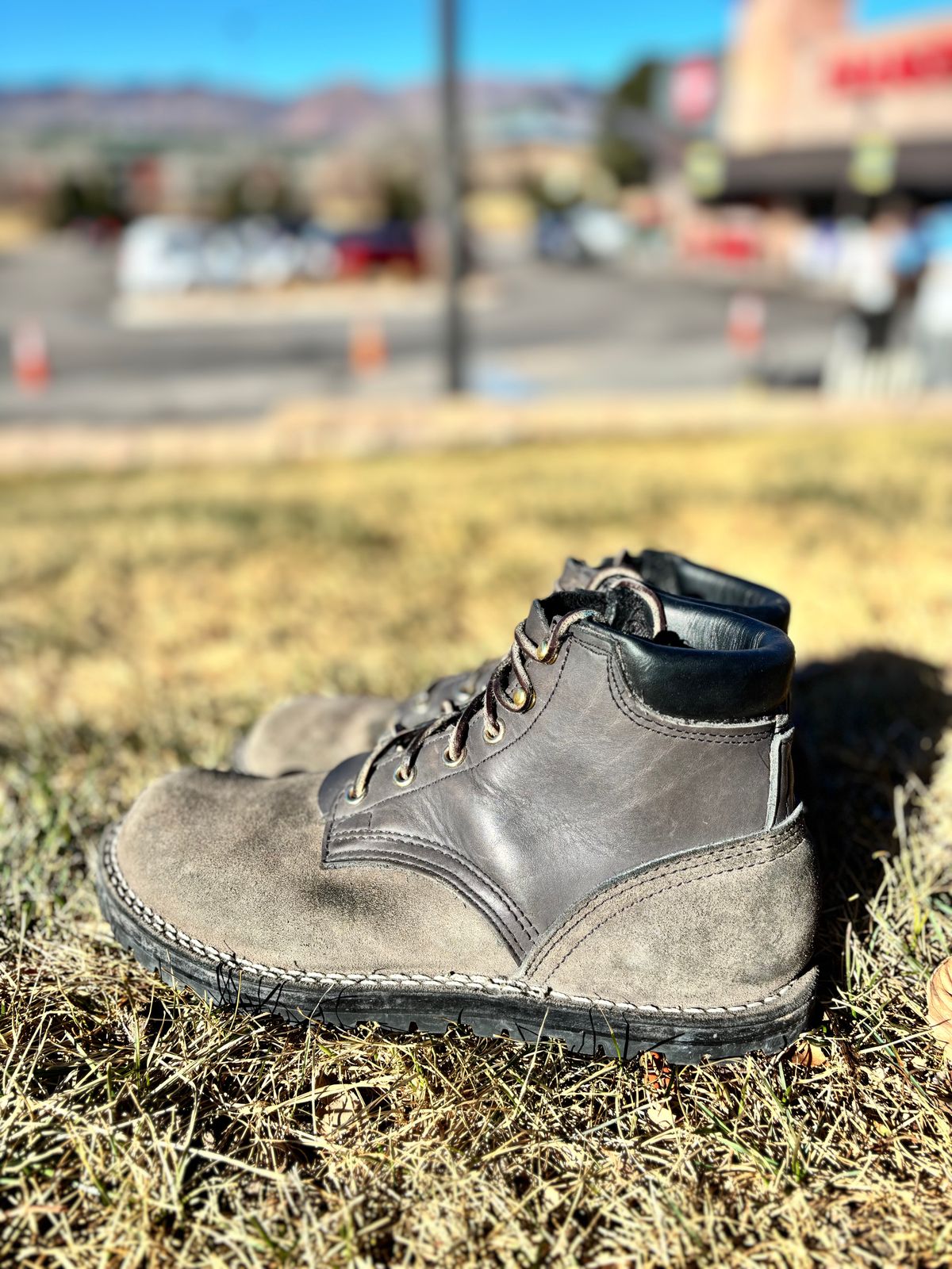 Photo by threepartheart on December 2, 2025 of the Nicks Ridgeline Thurman Zero Drop in 64 Ash Grey.