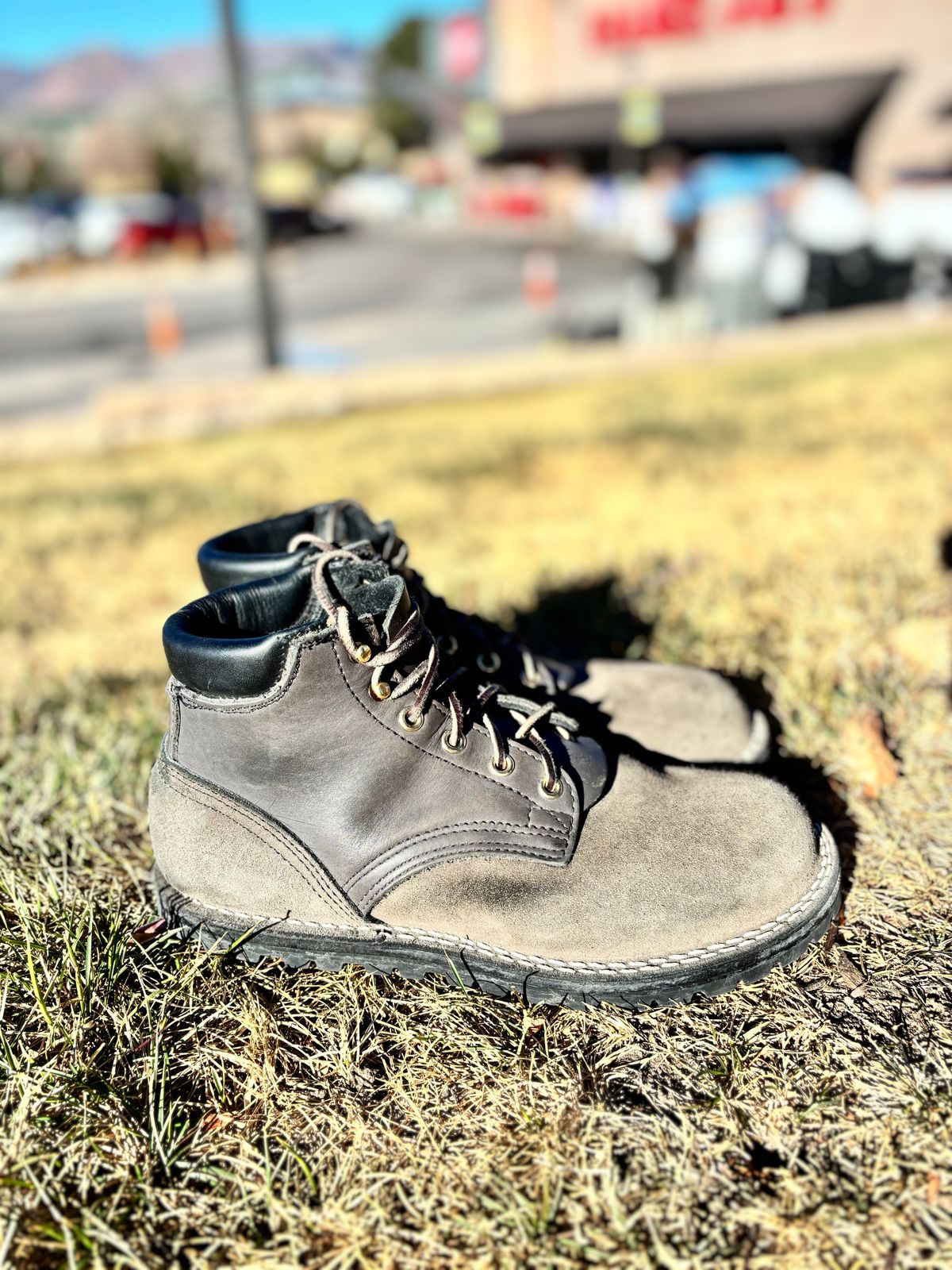 Photo by threepartheart on December 2, 2025 of the Nicks Ridgeline Thurman Zero Drop in 64 Ash Grey.
