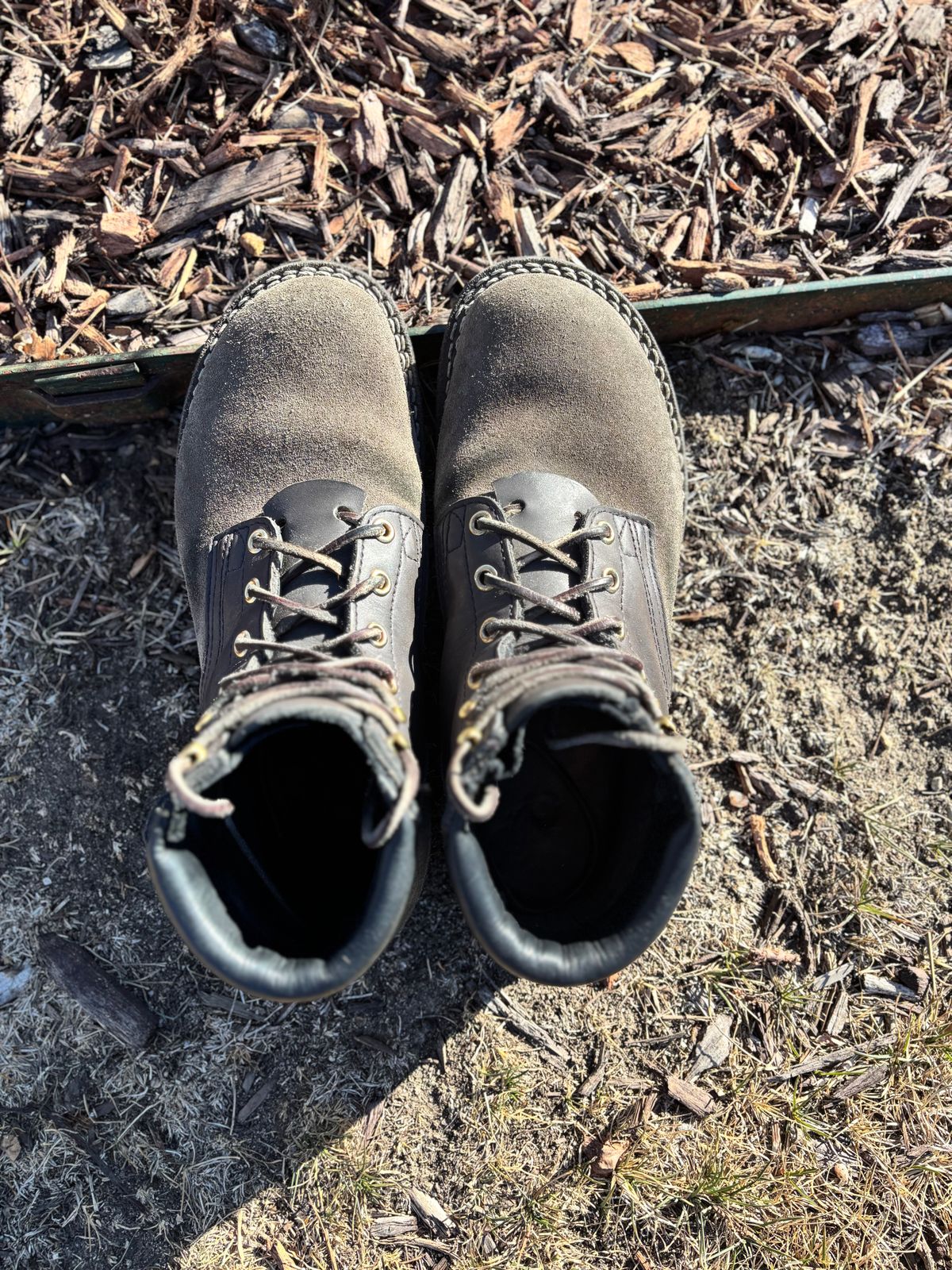 Photo by threepartheart on December 2, 2025 of the Nicks Ridgeline Thurman Zero Drop in 64 Ash Grey.