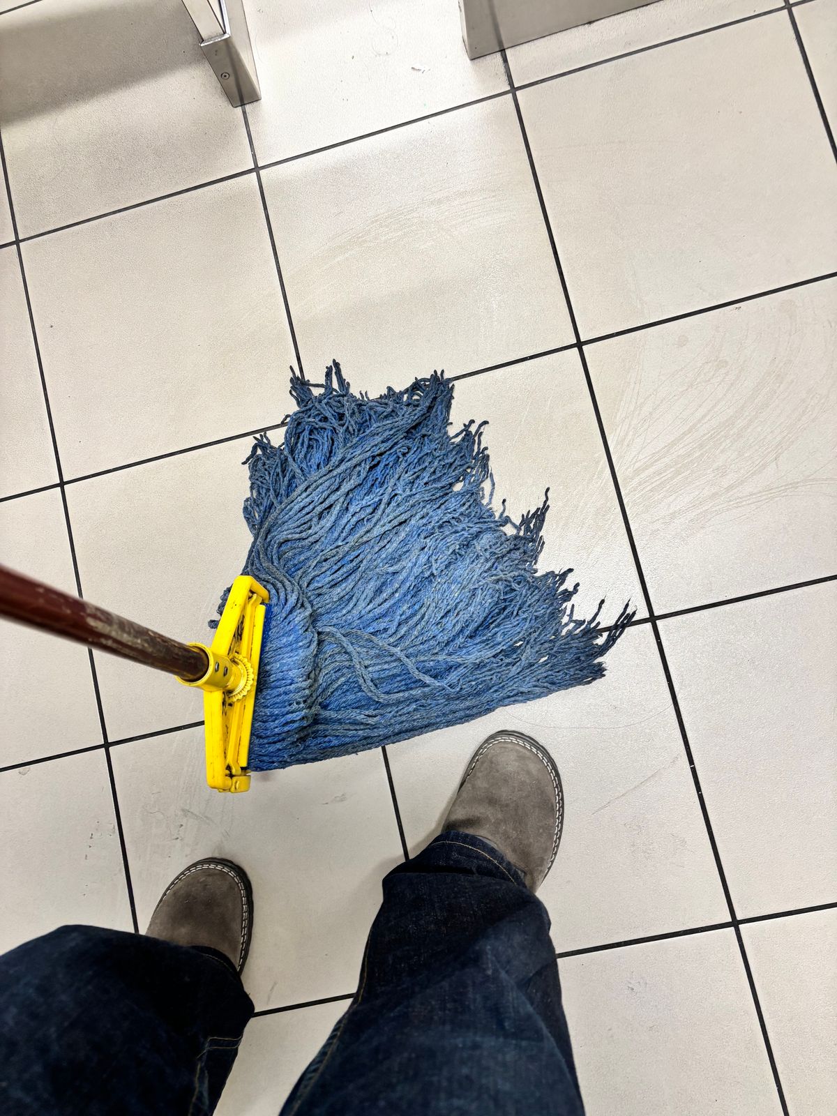 Photo by threepartheart on November 30, 2025 of the Nicks Ridgeline Thurman Zero Drop in 64 Ash Grey.