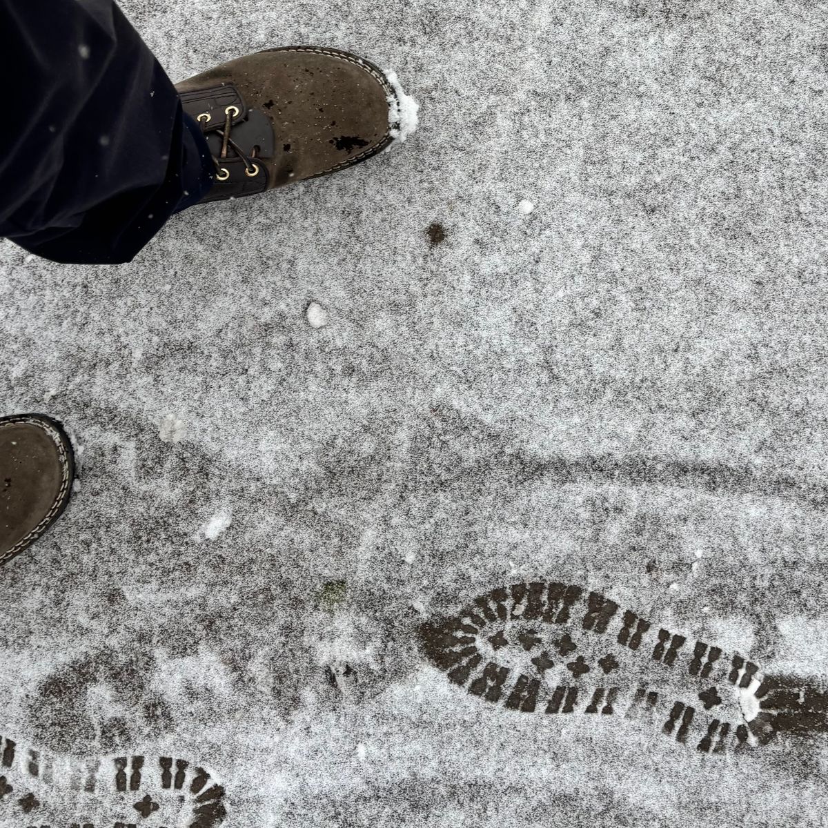 Photo by threepartheart on December 3, 2025 of the Nicks Ridgeline Thurman Zero Drop in 64 Ash Grey.