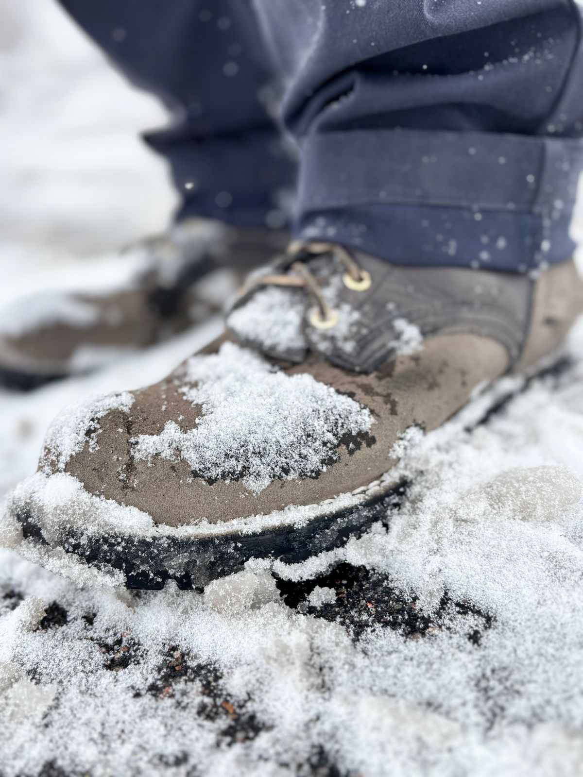 Photo by threepartheart on December 3, 2025 of the Nicks Ridgeline Thurman Zero Drop in 64 Ash Grey.