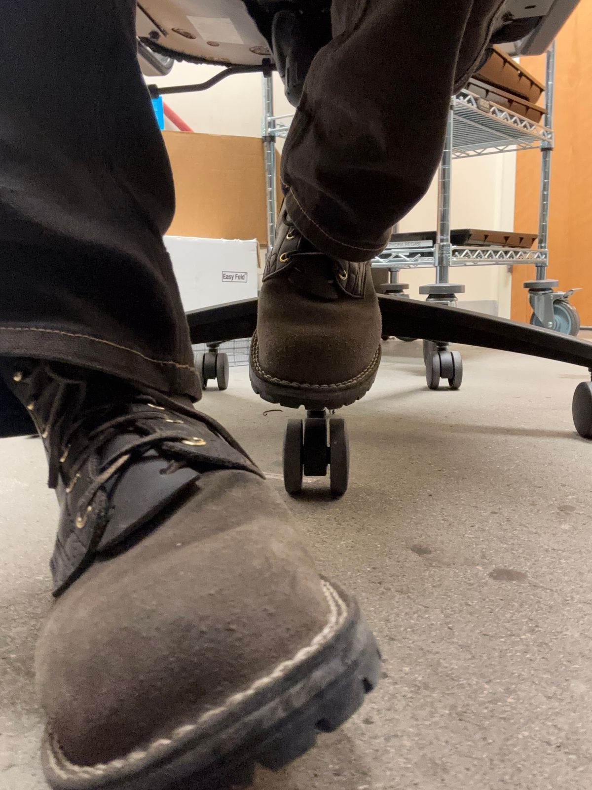 Photo by threepartheart on December 14, 2025 of the Nicks Ridgeline Thurman Zero Drop in 64 Ash Grey.