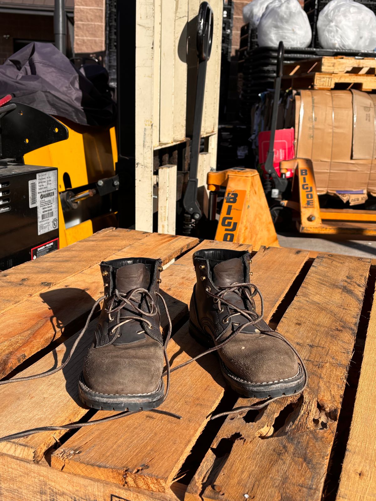 Photo by threepartheart on December 31, 2025 of the Nicks Ridgeline Thurman Zero Drop in 64 Ash Grey.