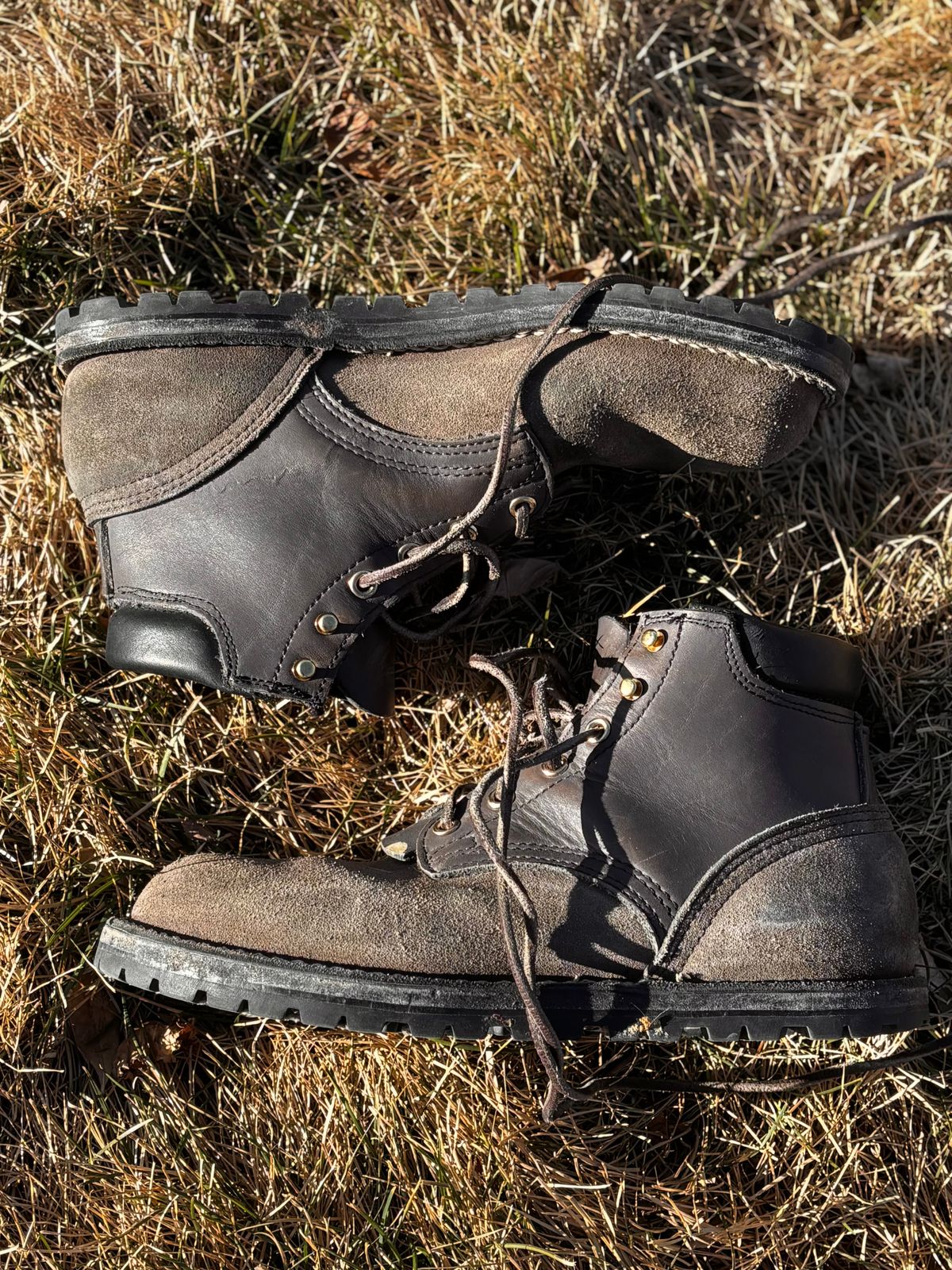 Photo by threepartheart on December 31, 2025 of the Nicks Ridgeline Thurman Zero Drop in 64 Ash Grey.