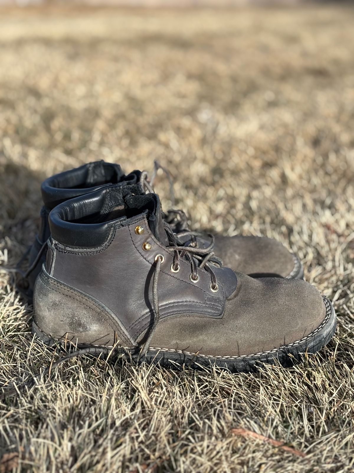 Photo by threepartheart on February 1, 2026 of the Nicks Ridgeline Thurman Zero Drop in 64 Ash Grey.
