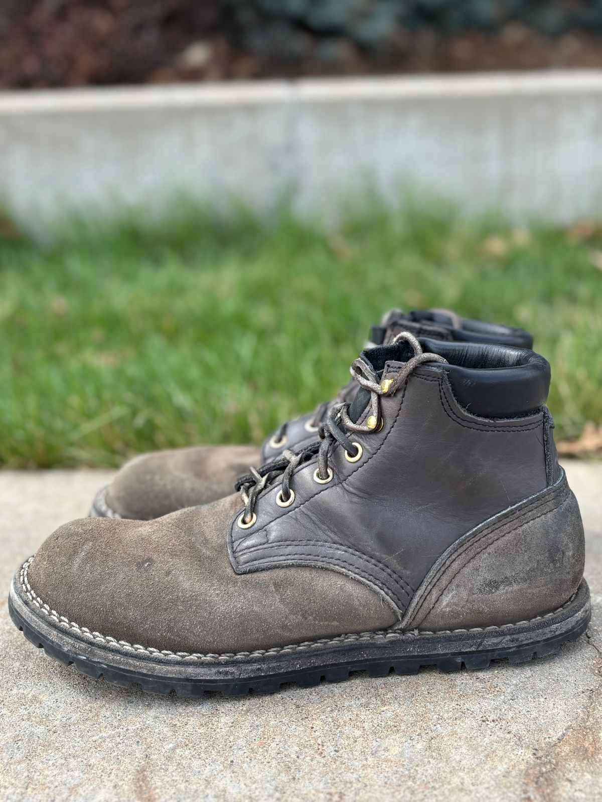 Photo by threepartheart on March 28, 2026 of the Nicks Ridgeline Thurman Zero Drop in 64 Ash Grey.