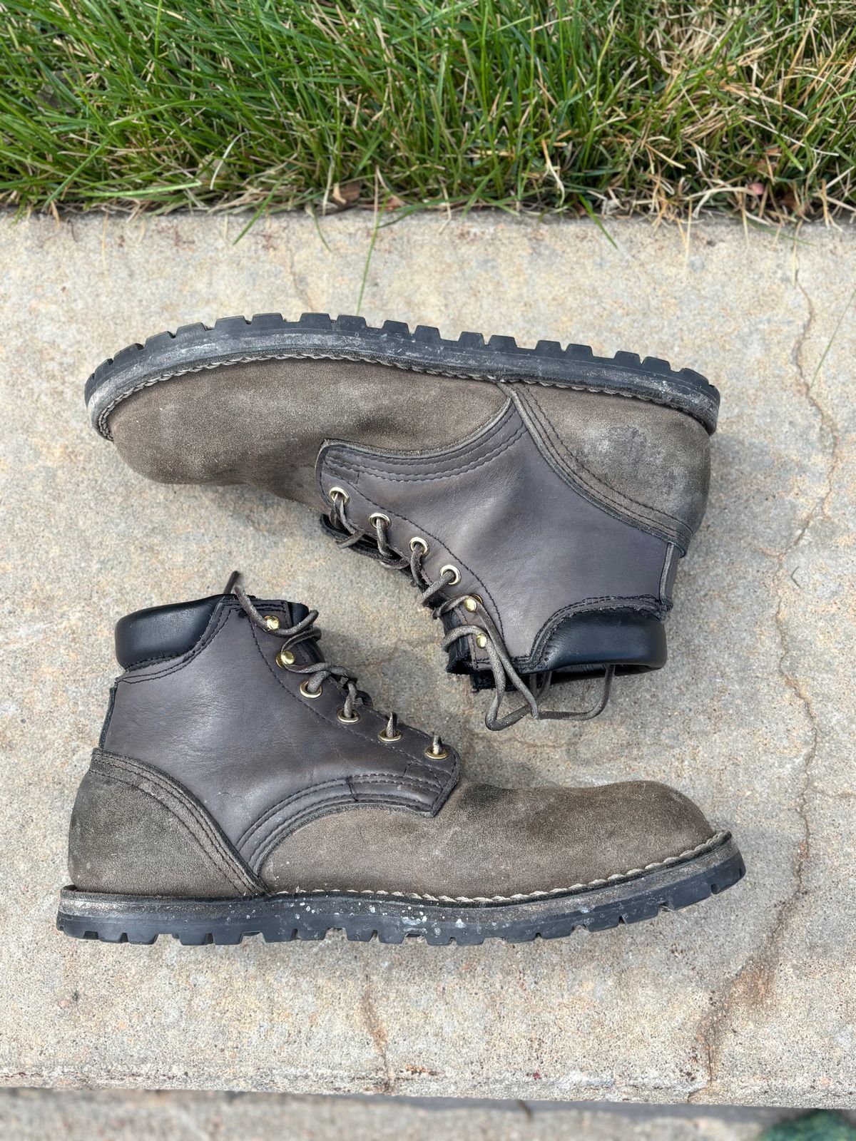 Photo by threepartheart on March 28, 2026 of the Nicks Ridgeline Thurman Zero Drop in 64 Ash Grey.