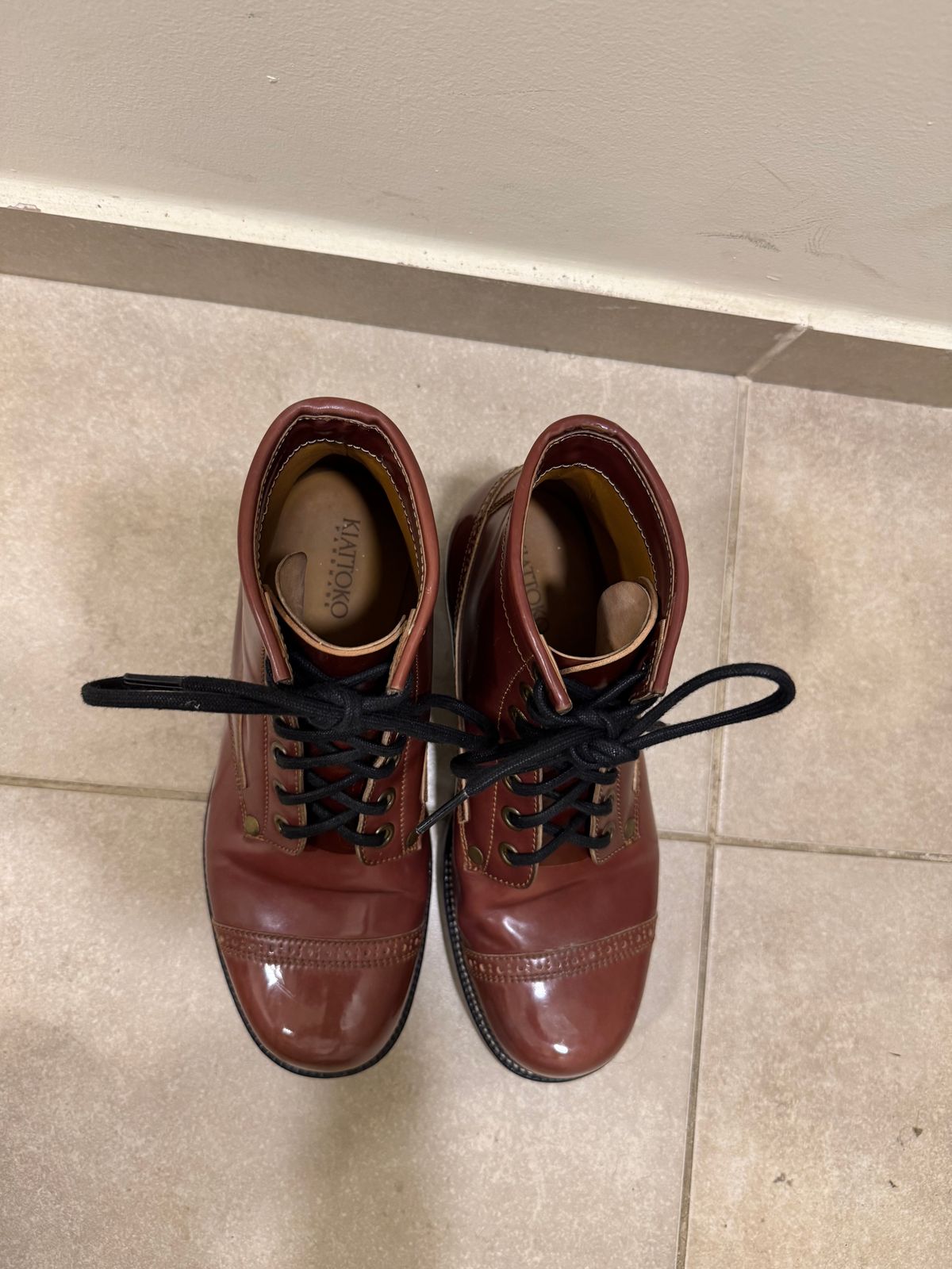 Photo by the_boot_dev on December 1, 2024 of the Kiattoko Old Boy in Shinki Cognac Shell Cordovan.