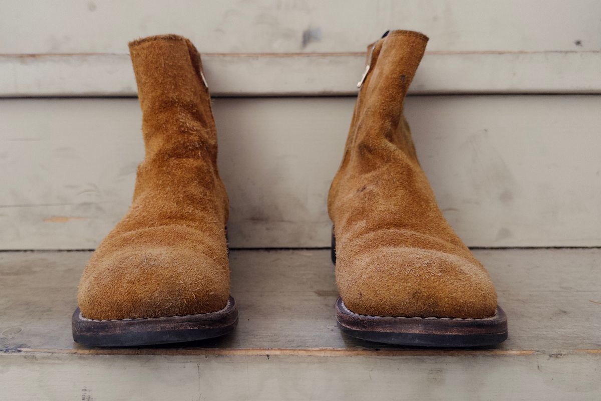 Photo by clausality on September 9, 2025 of the Rolling Dub Trio Casper Boot in Tobacco Brown suede.