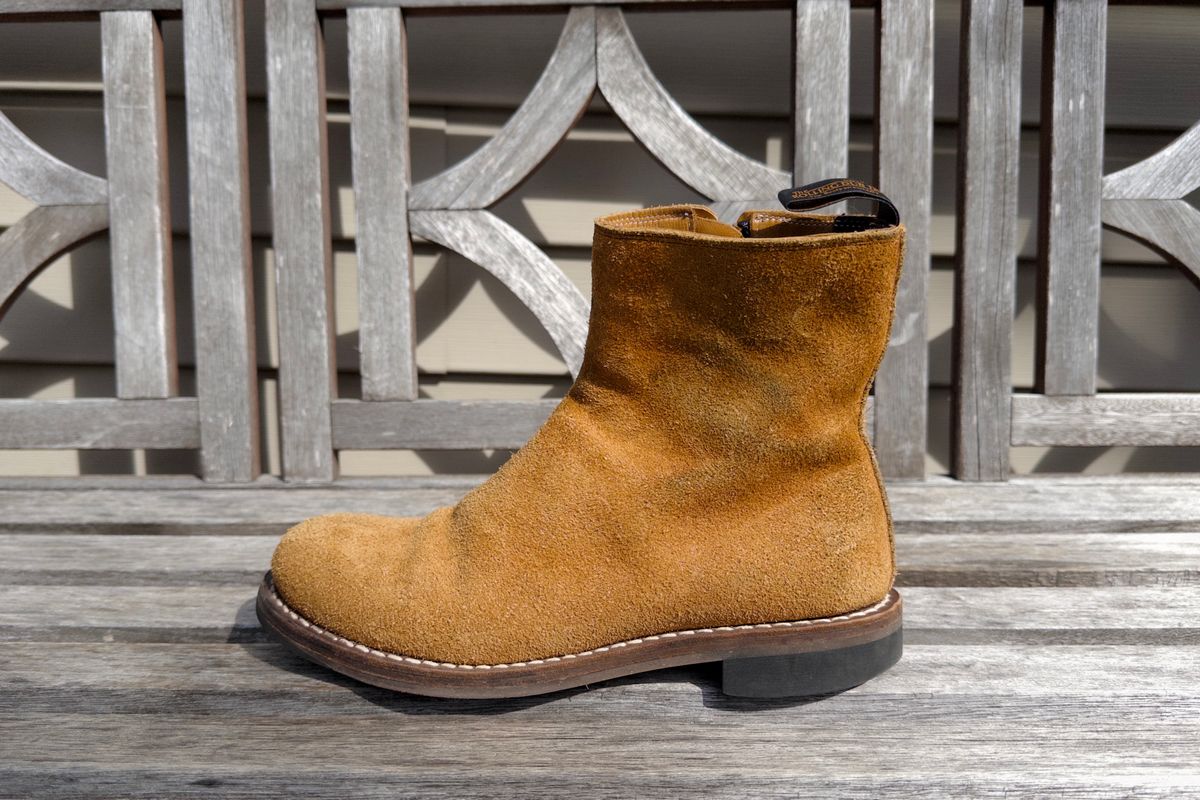 Photo by clausality on September 9, 2025 of the Rolling Dub Trio Casper Boot in Tobacco Brown suede.