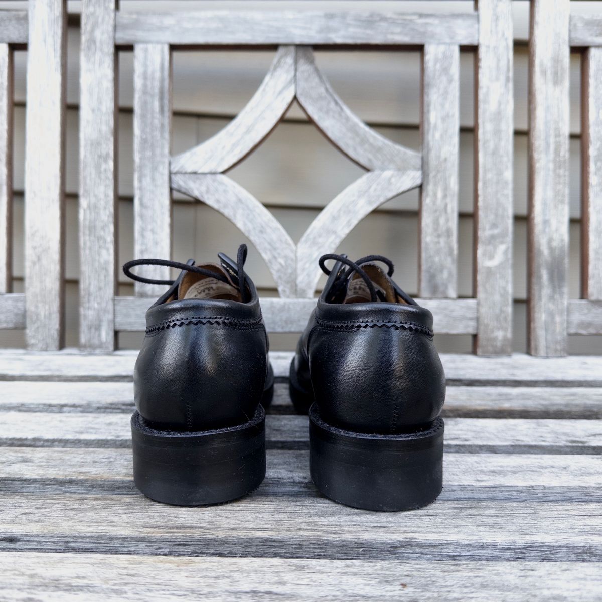 Photo by clausality on October 1, 2025 of the Rolling Dub Trio Coupen Low Moc in Black Horse Front #1020.