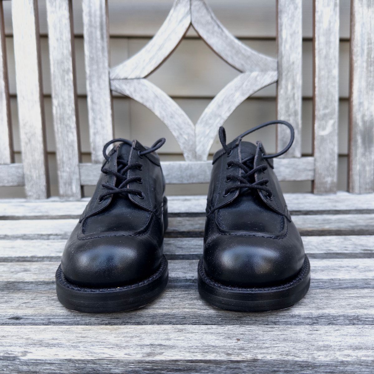 Photo by clausality on October 1, 2025 of the Rolling Dub Trio Coupen Low Moc in Black Horse Front #1020.