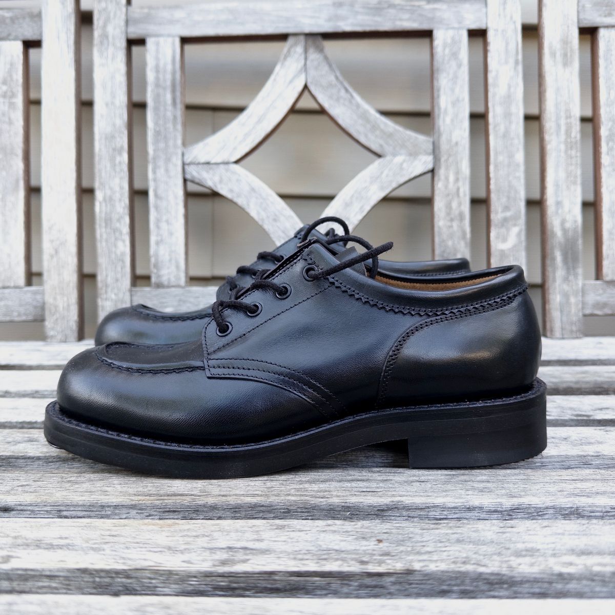 Photo by clausality on October 1, 2025 of the Rolling Dub Trio Coupen Low Moc in Black Horse Front #1020.