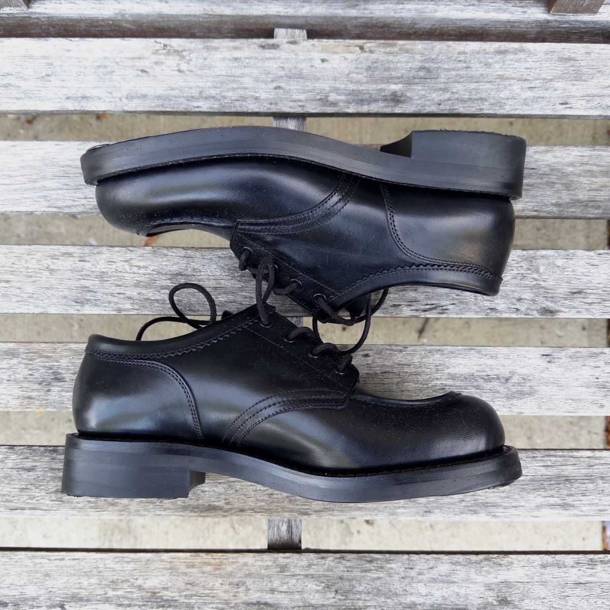 Photo by clausality on October 1, 2025 of the Rolling Dub Trio Coupen Low Moc in Black Horse Front #1020.