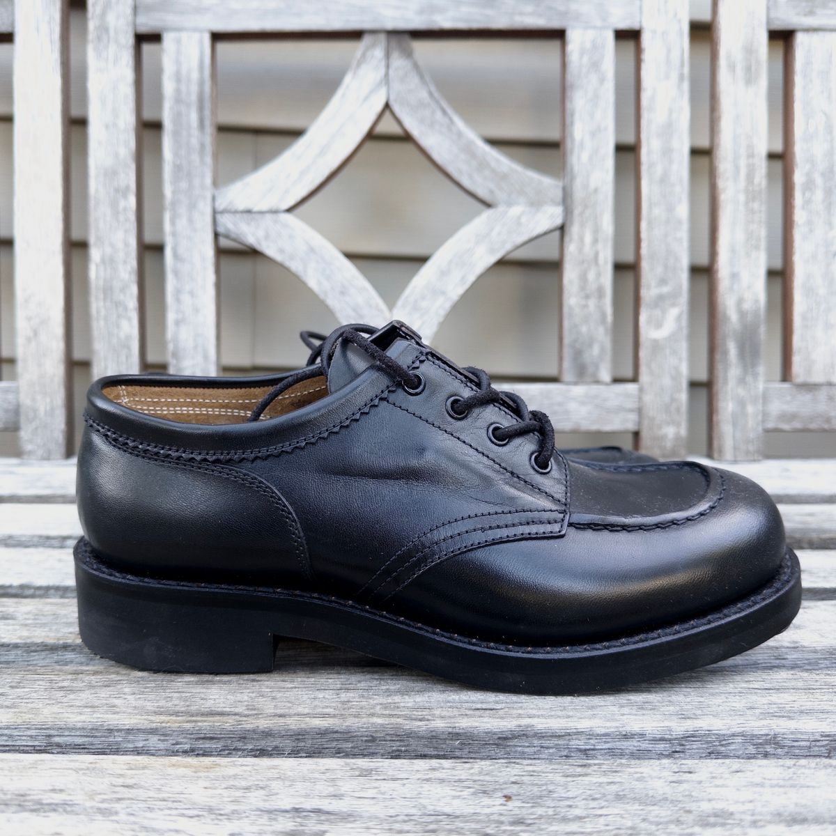 Photo by clausality on October 1, 2025 of the Rolling Dub Trio Coupen Low Moc in Black Horse Front #1020.