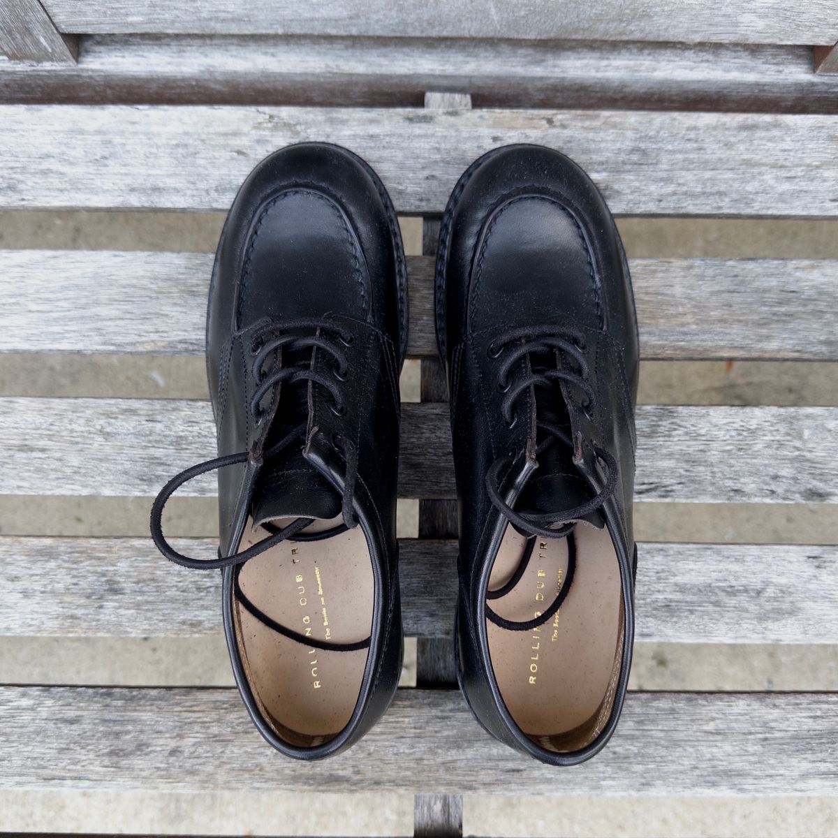 Photo by clausality on October 1, 2025 of the Rolling Dub Trio Coupen Low Moc in Black Horse Front #1020.