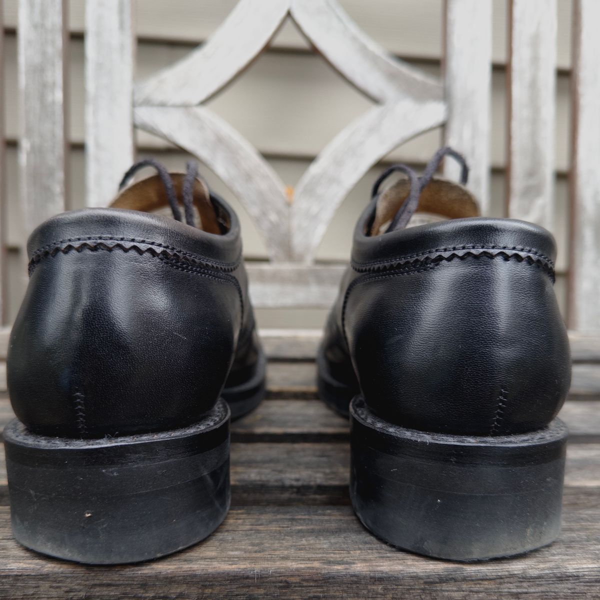 Photo by clausality on November 2, 2025 of the Rolling Dub Trio Coupen Low Moc in Black Horse Front #1020.