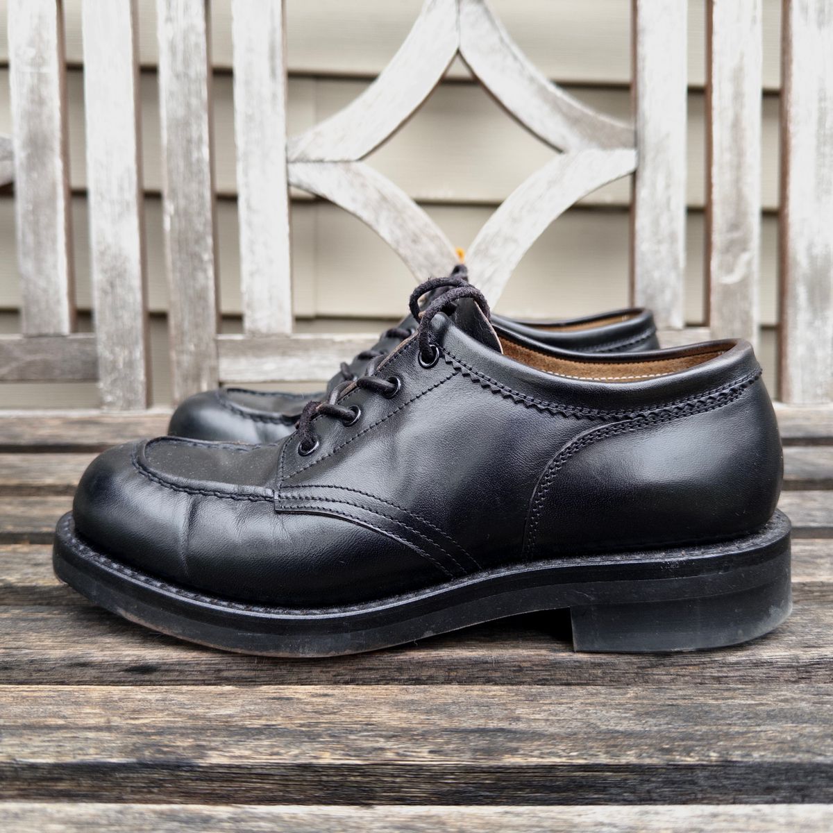 Photo by clausality on November 2, 2025 of the Rolling Dub Trio Coupen Low Moc in Black Horse Front #1020.