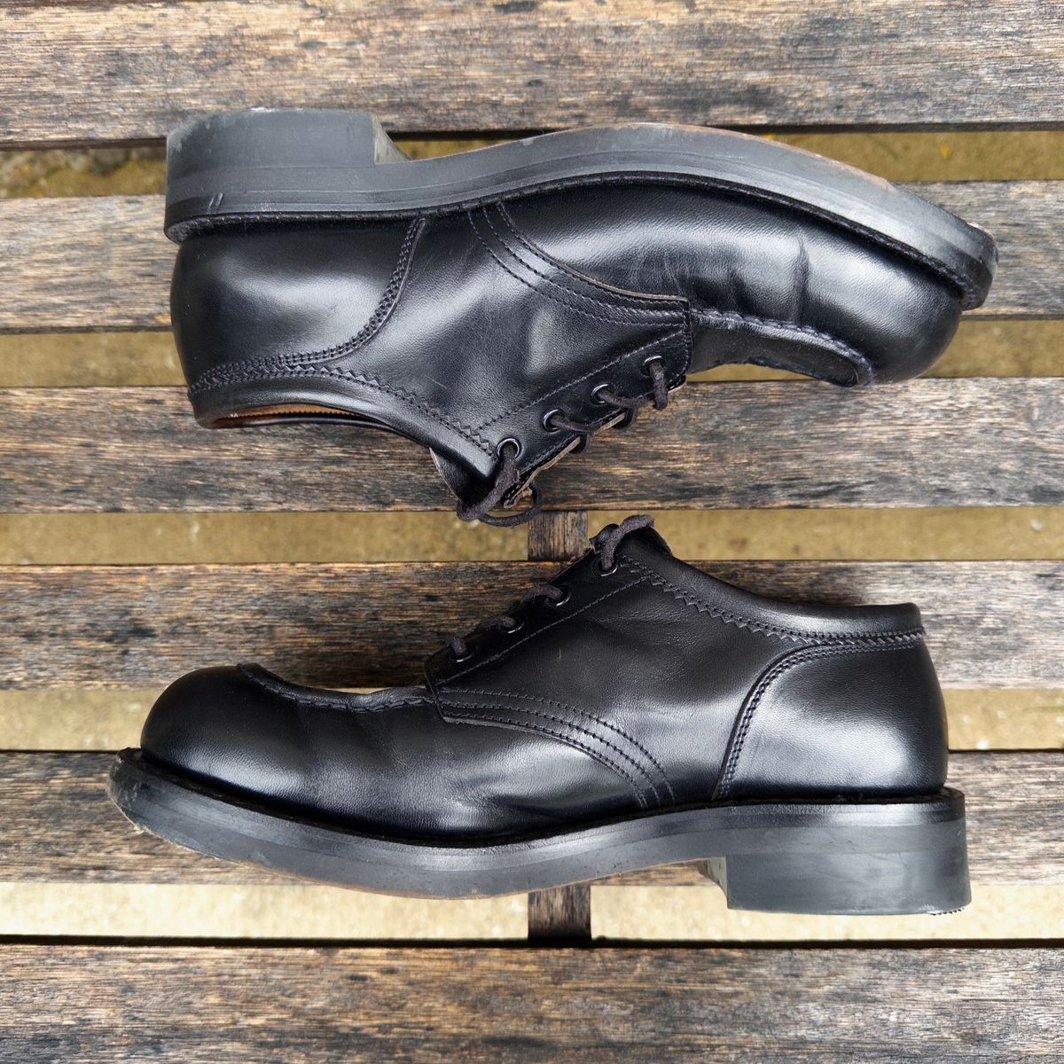 Photo by clausality on November 2, 2025 of the Rolling Dub Trio Coupen Low Moc in Black Horse Front #1020.