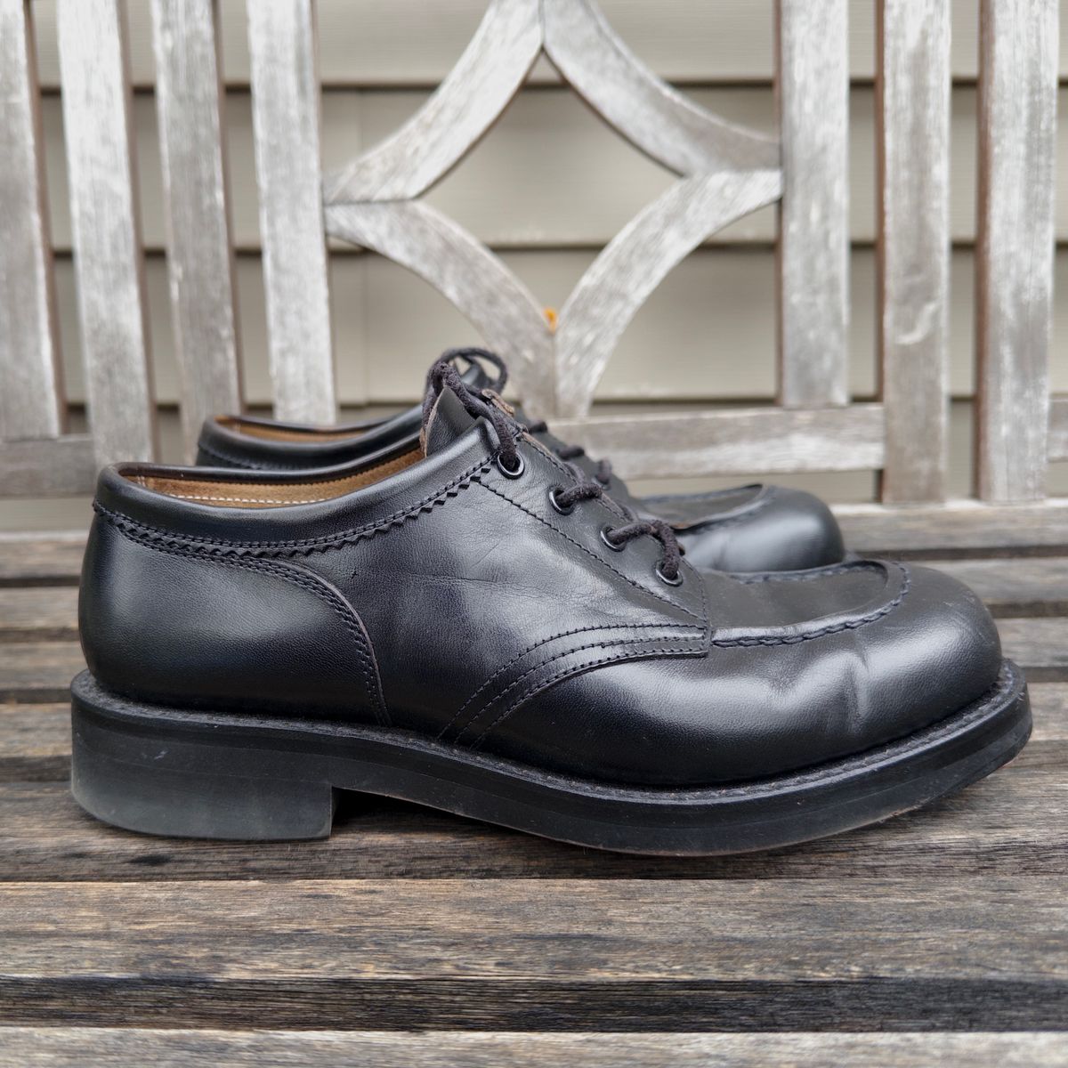 Photo by clausality on November 2, 2025 of the Rolling Dub Trio Coupen Low Moc in Black Horse Front #1020.