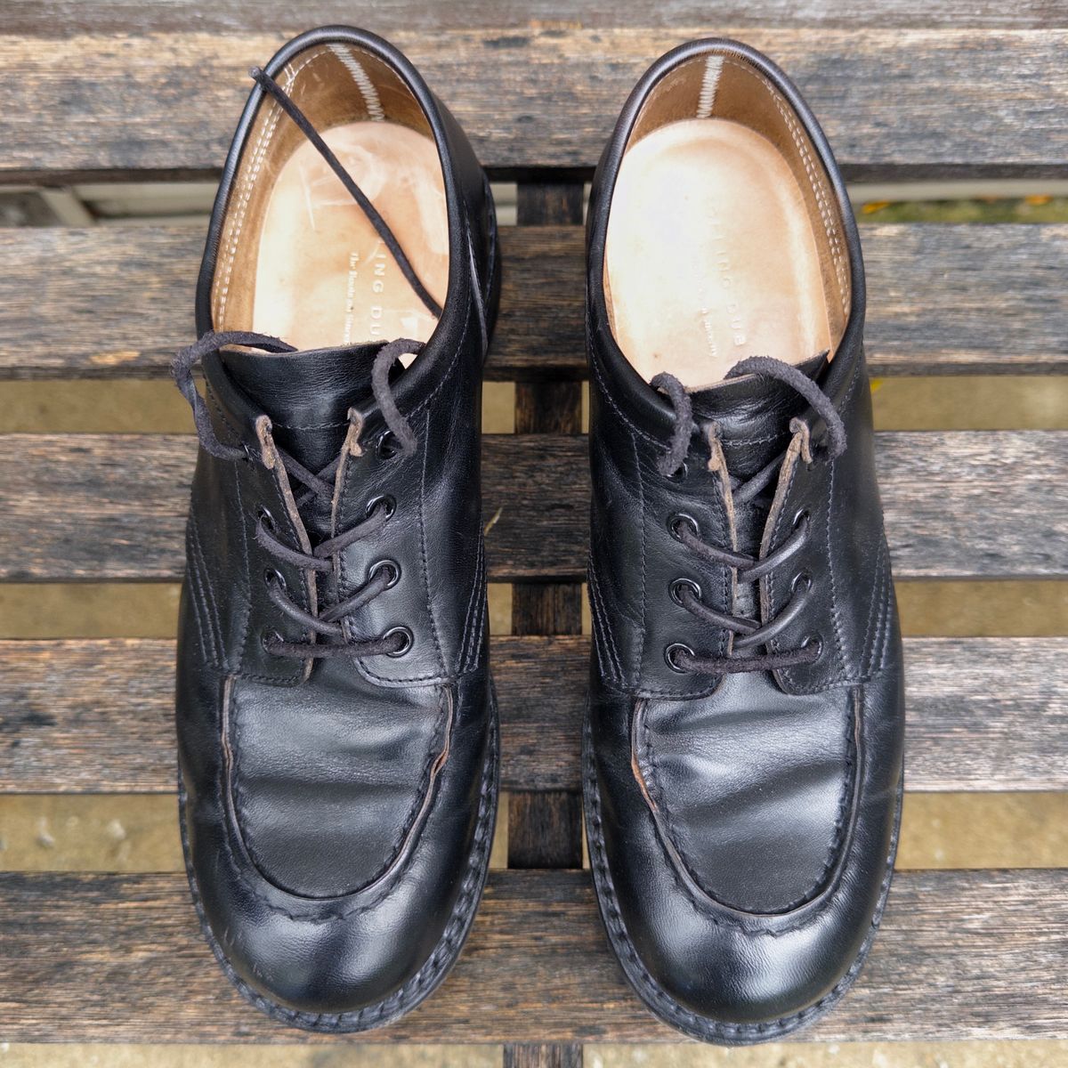 Photo by clausality on November 2, 2025 of the Rolling Dub Trio Coupen Low Moc in Black Horse Front #1020.