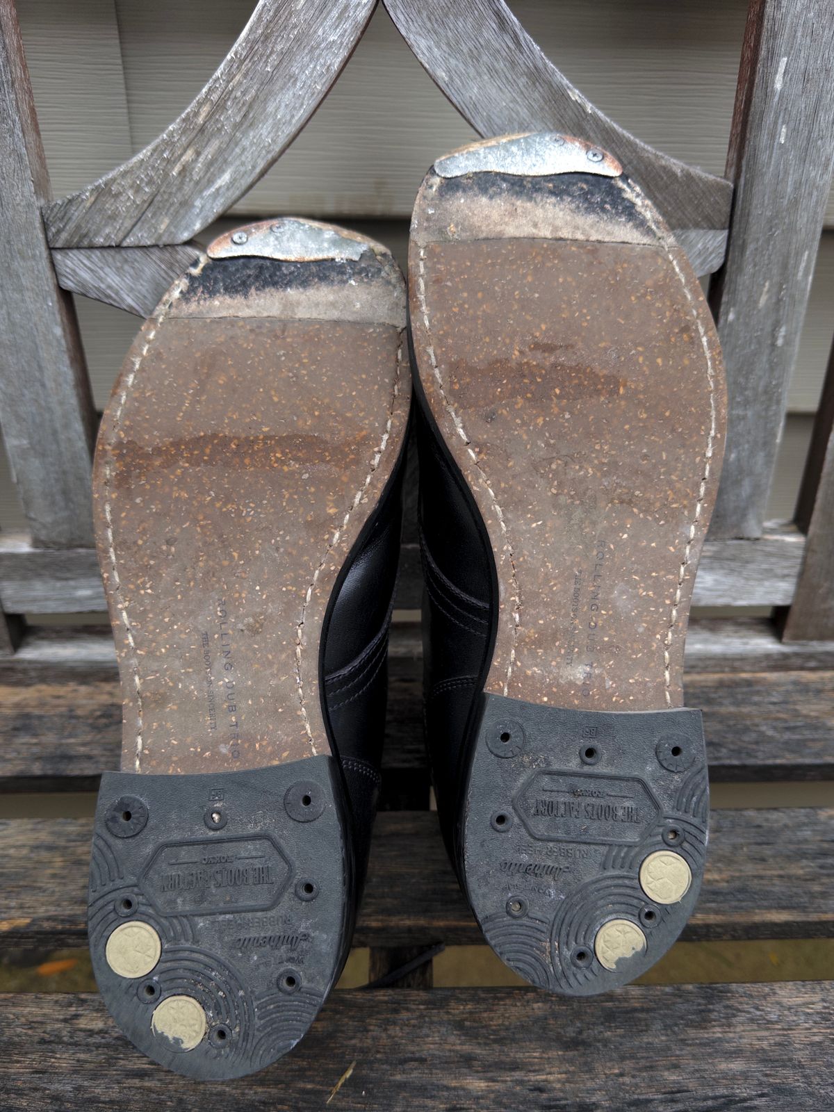 Photo by clausality on November 2, 2025 of the Rolling Dub Trio Coupen Low Moc in Black Horse Front #1020.